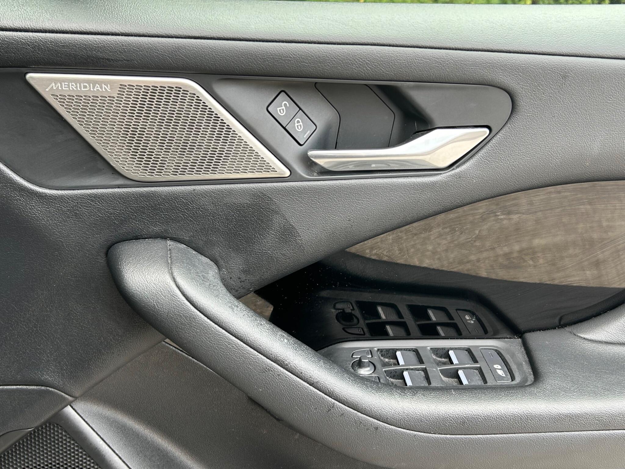Jaguar I-Pace view 28