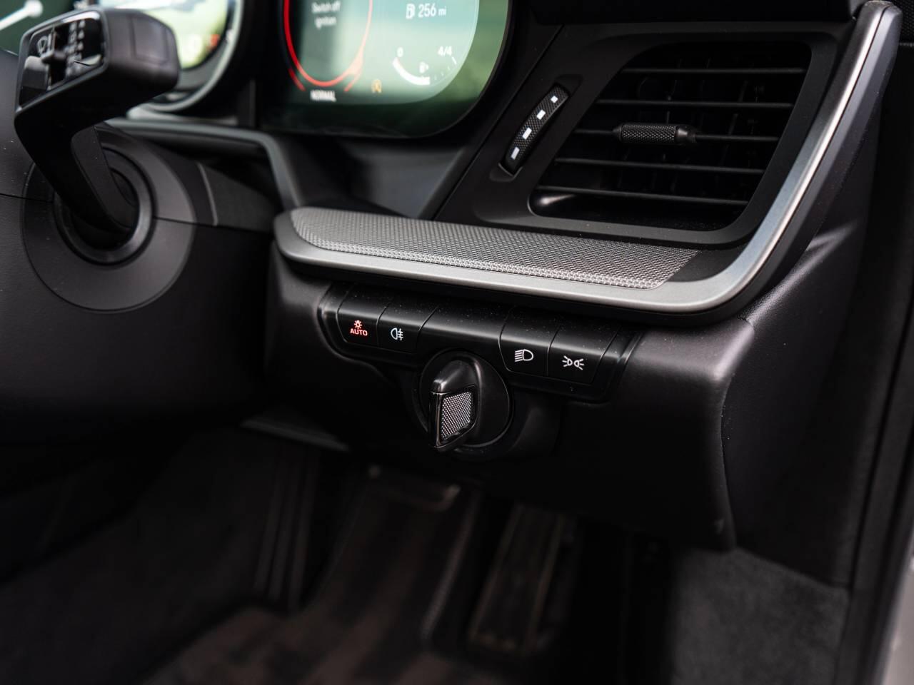 Porsche 911 view 31