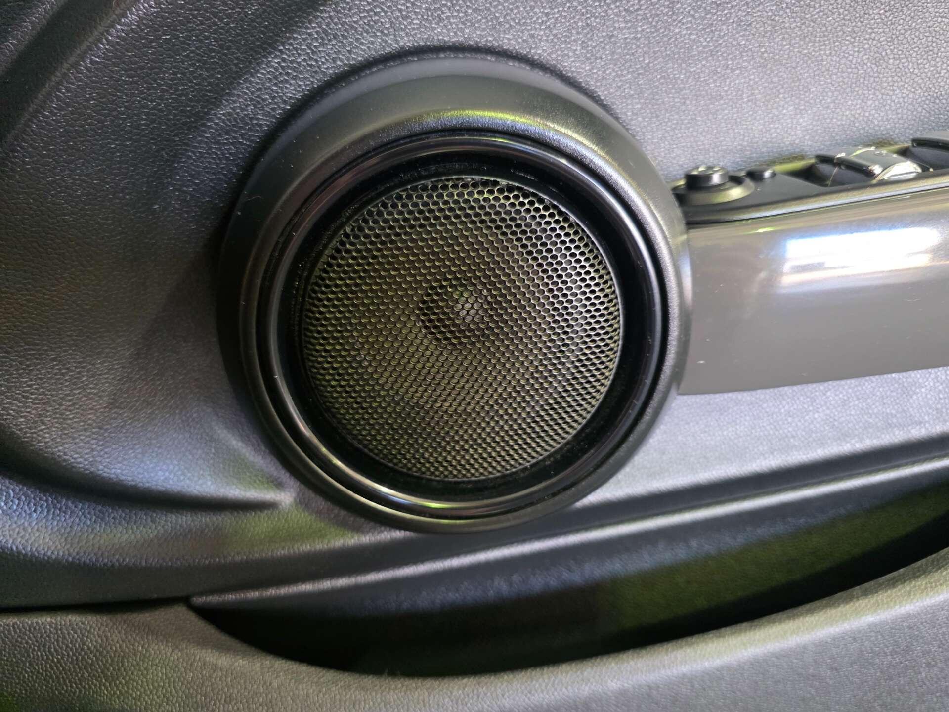 Mini Convertible view 17