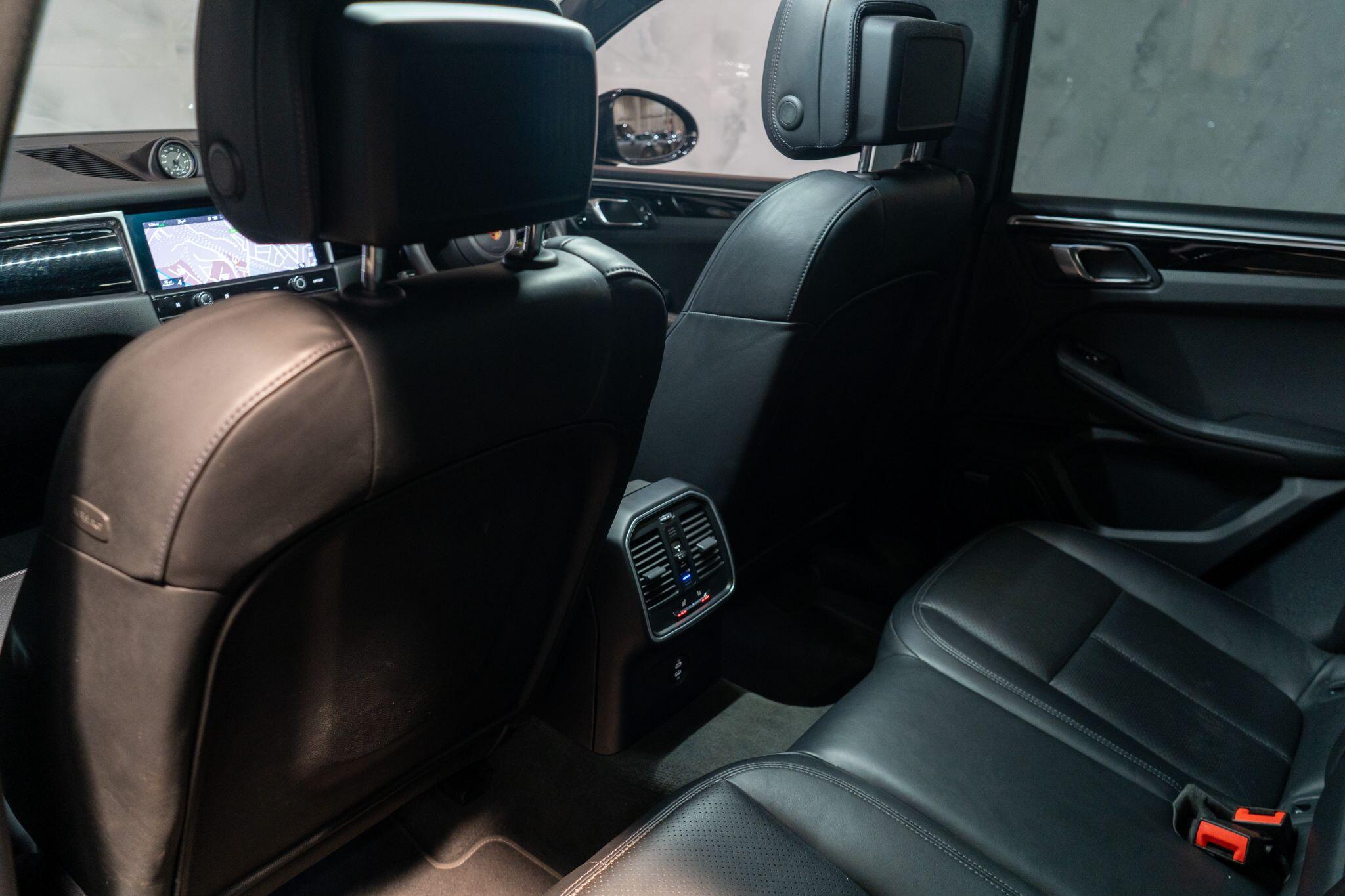 Porsche Macan view 15