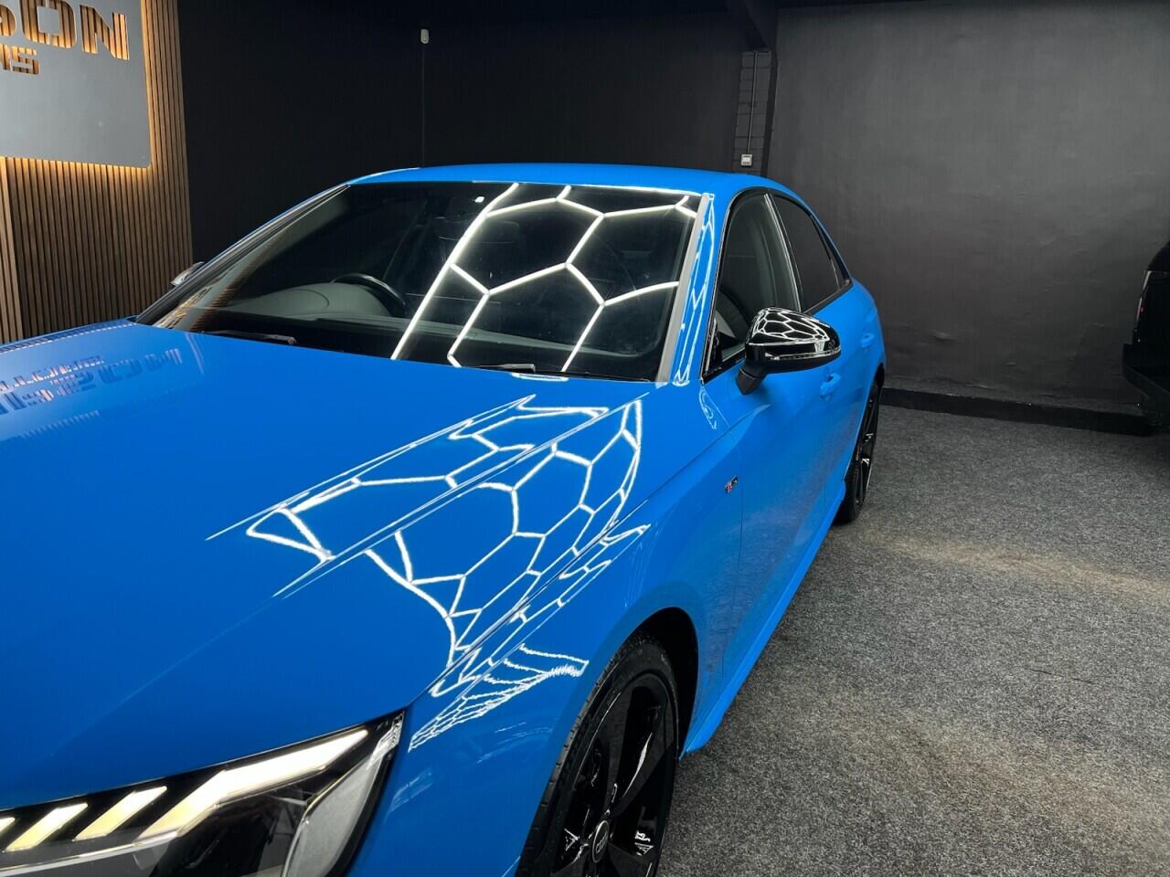 Audi A4 view 24