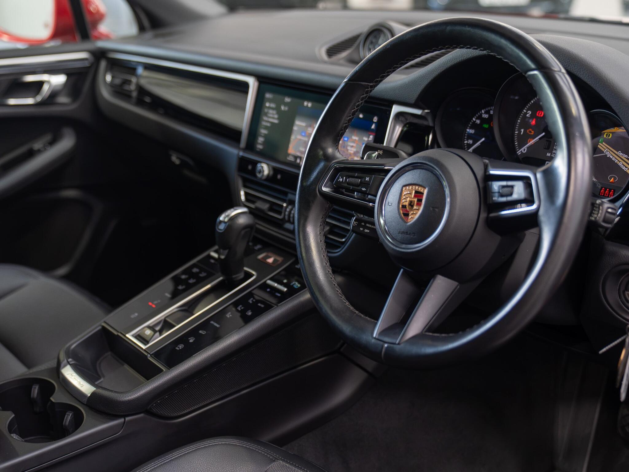 Porsche Macan view 5