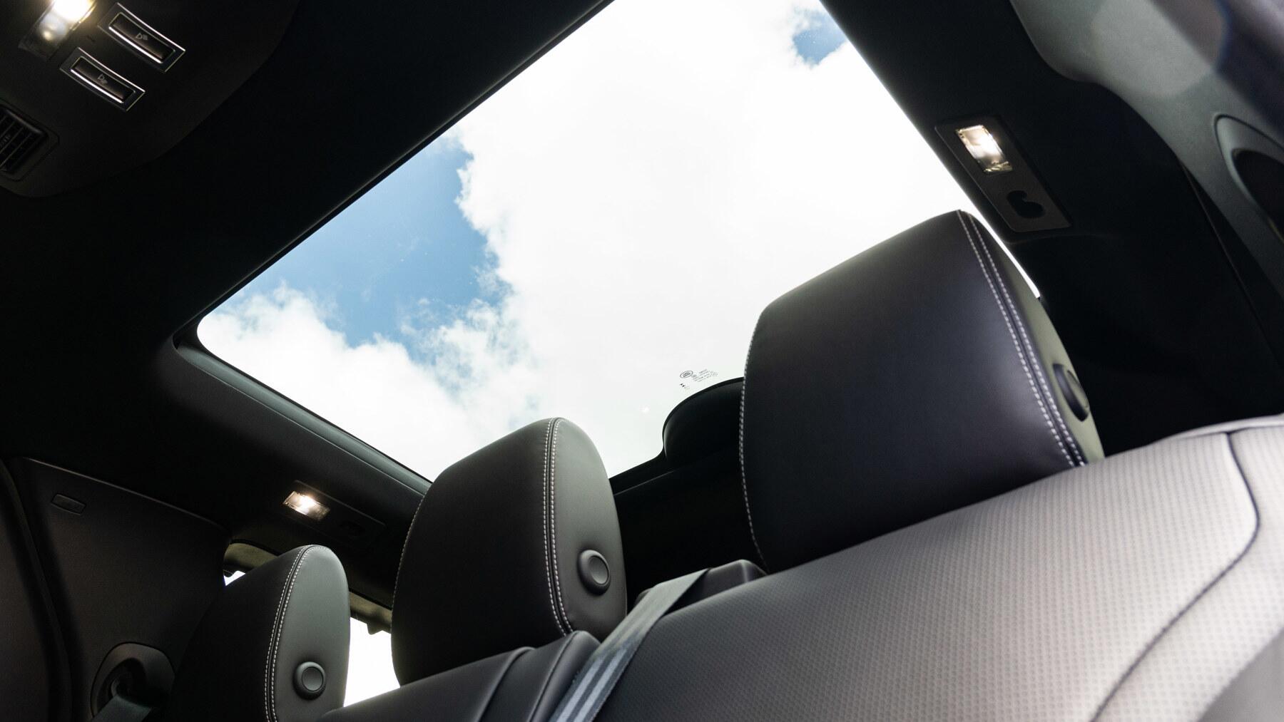 Land Rover Discovery view 34