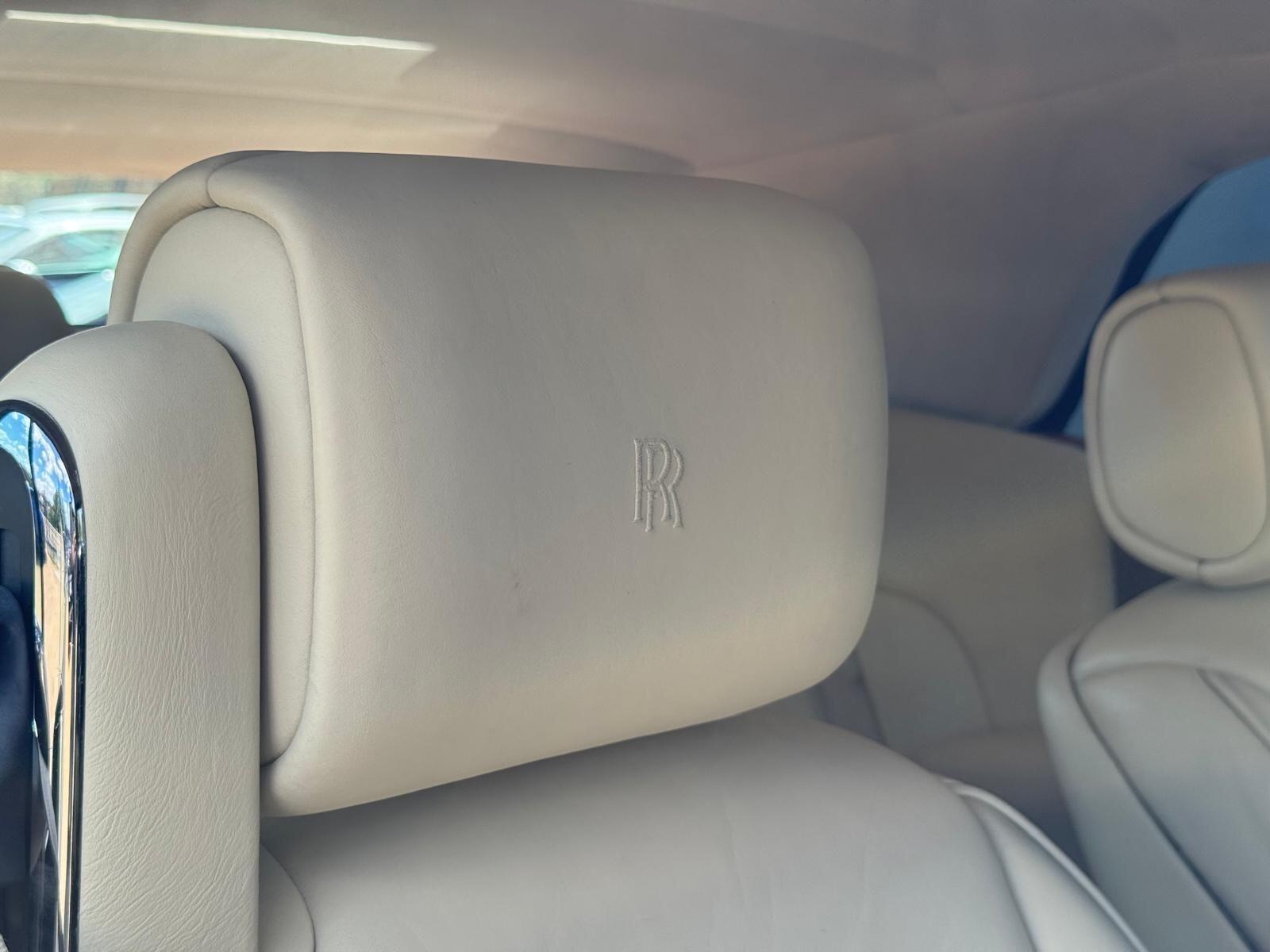Rolls-Royce Phantom view 13