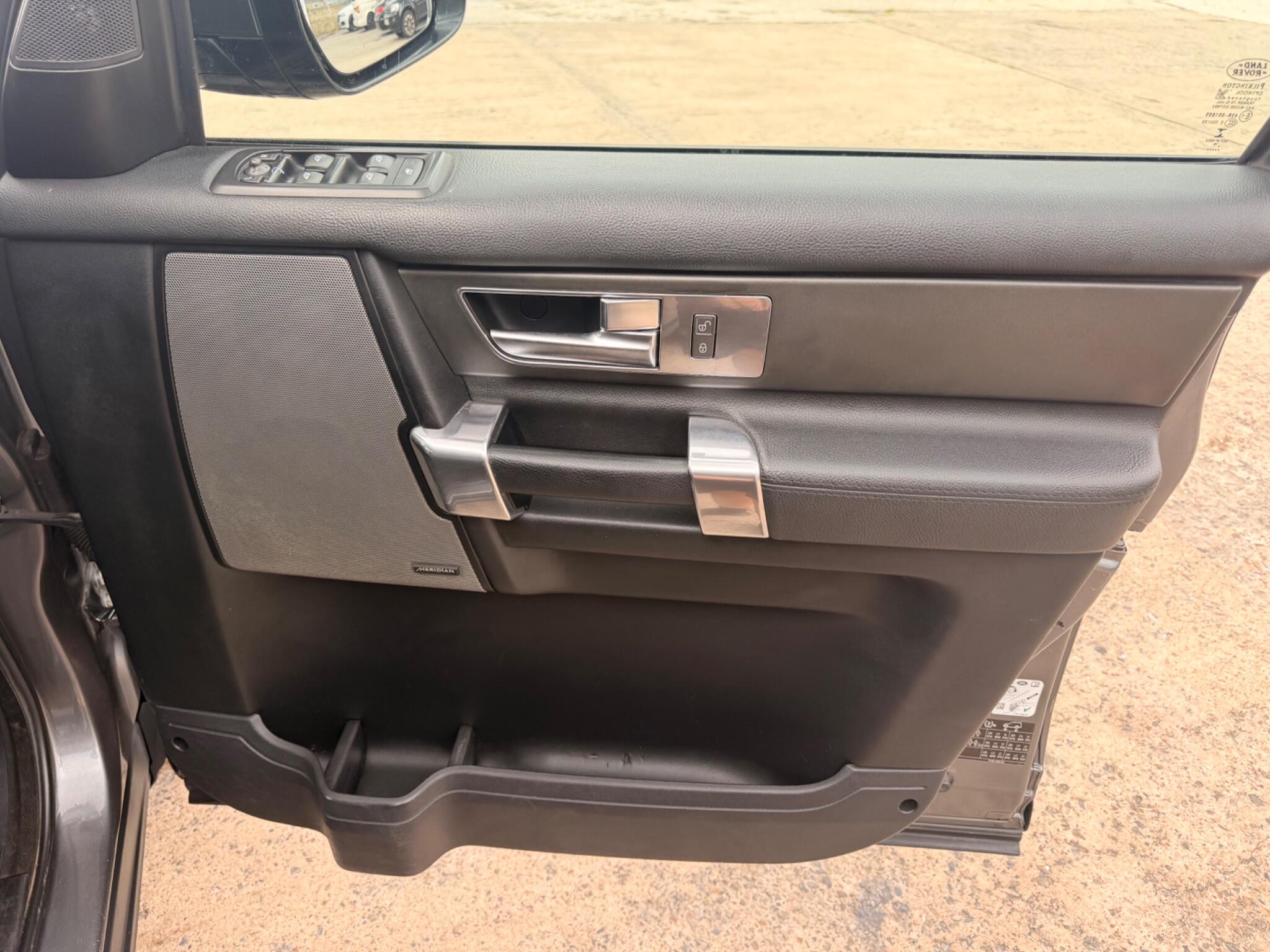 Land Rover Discovery view 34