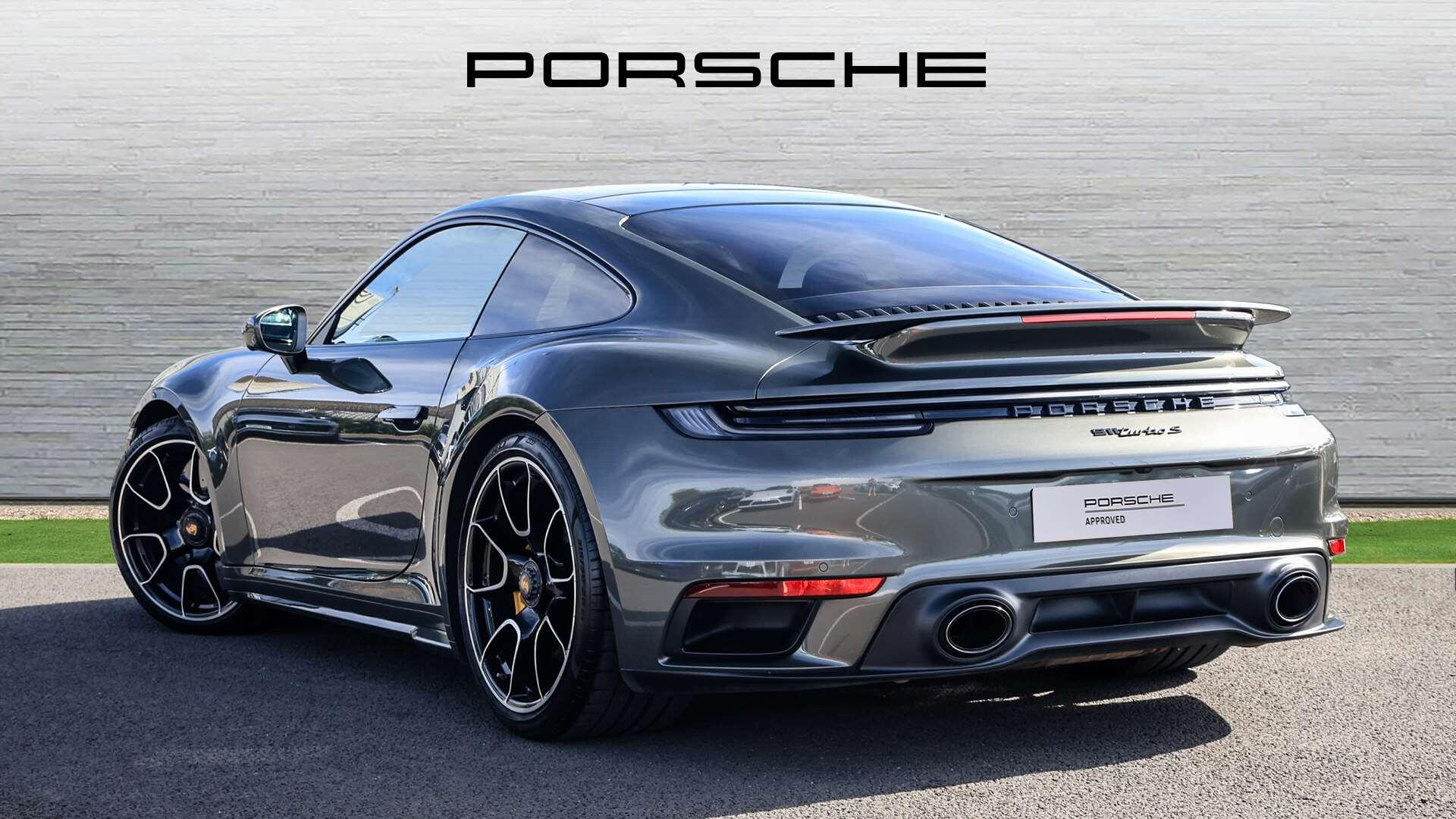 Porsche 911 view 4