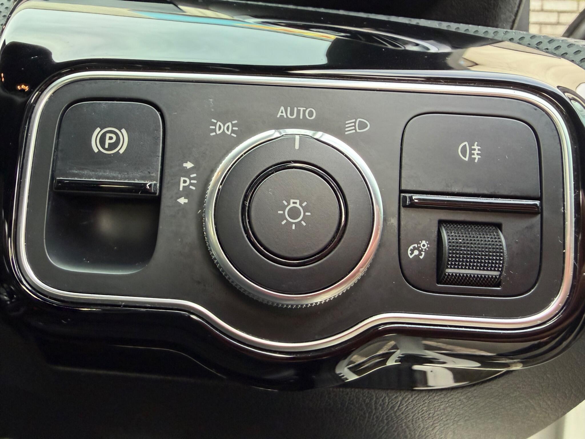 2019 Mercedes-Benz A Class 2.0 A200d AMG Line 8G-DCT Euro 6 (s/s) 5dr • 58,200 miles image 30