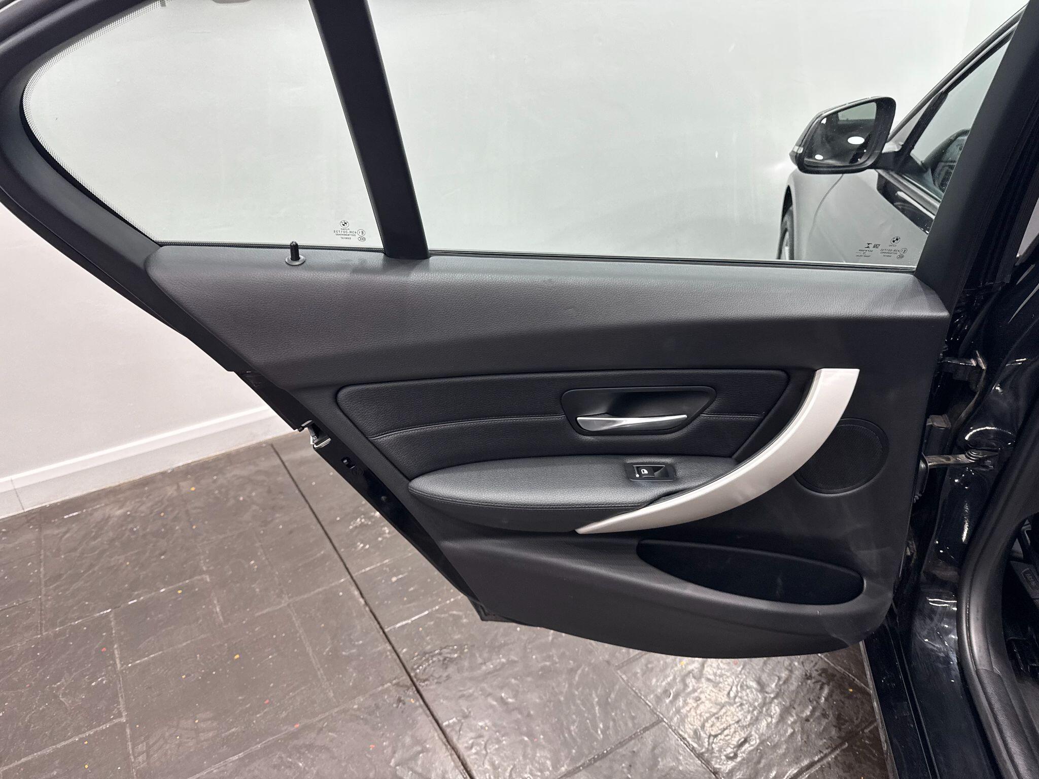 BMW 3 Series view 37