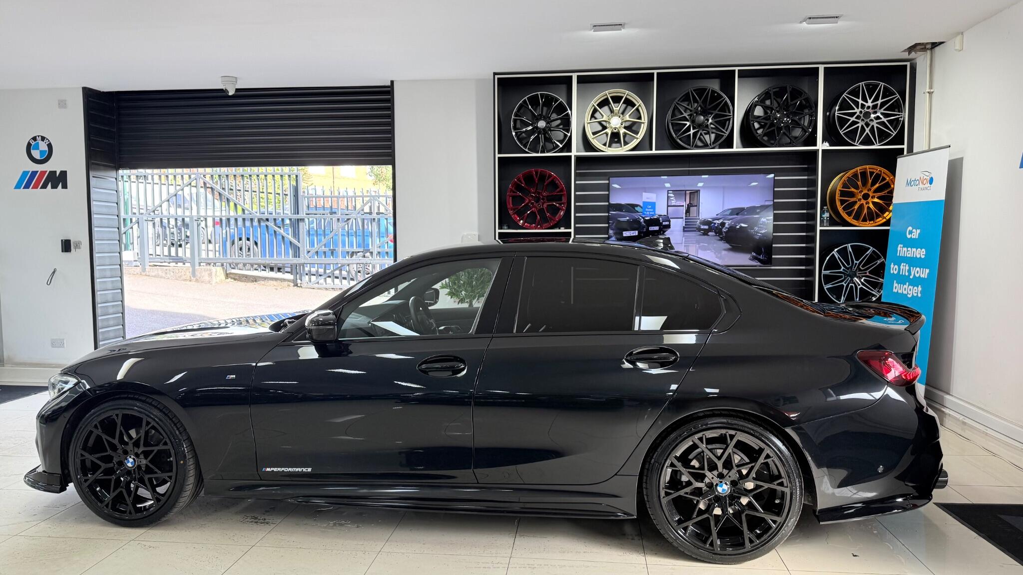BMW 3 Series view 35