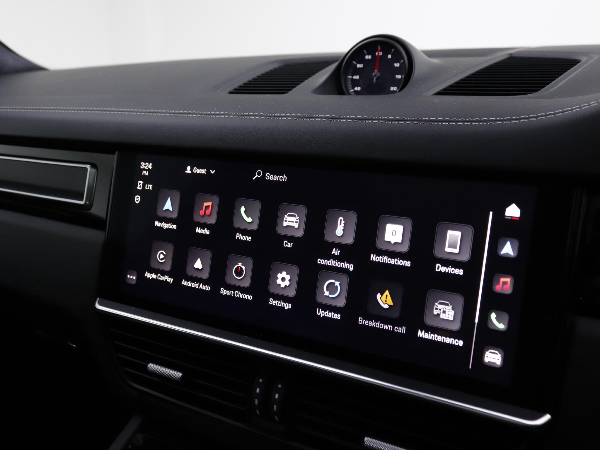 Porsche Cayenne view 29