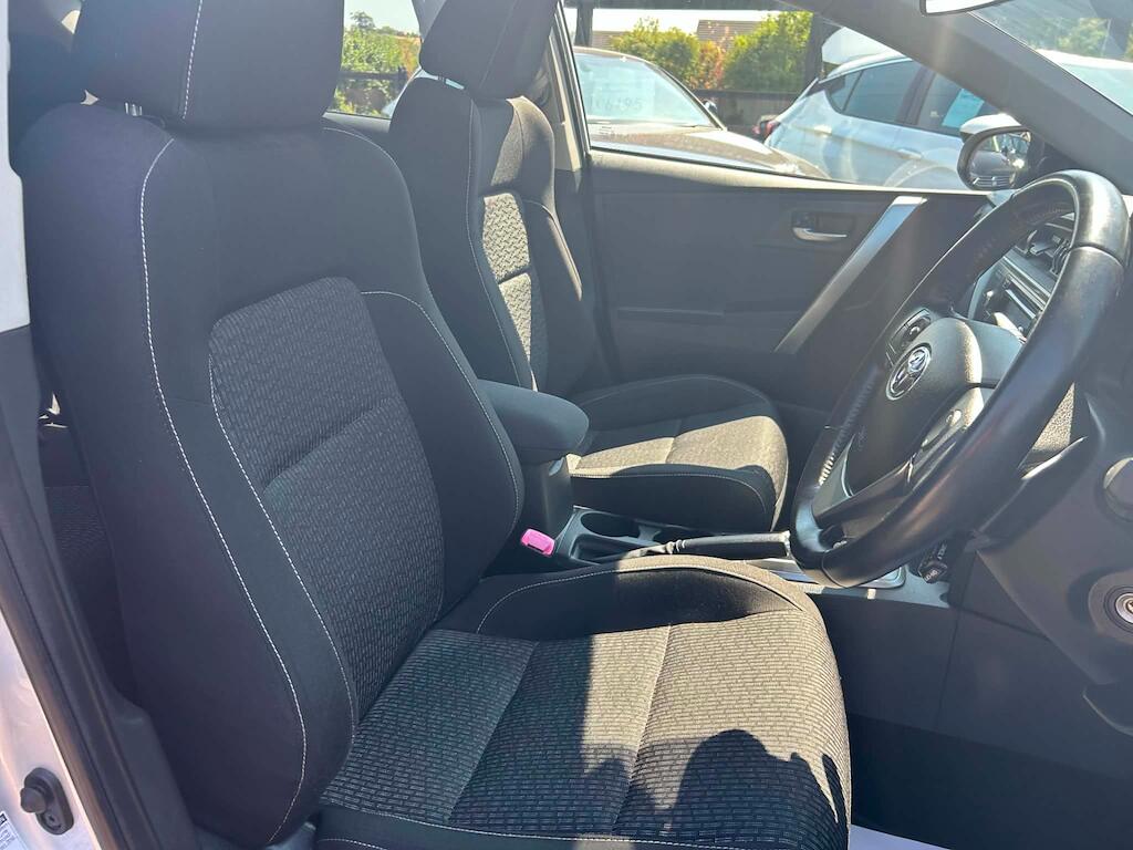 Toyota Auris view 10