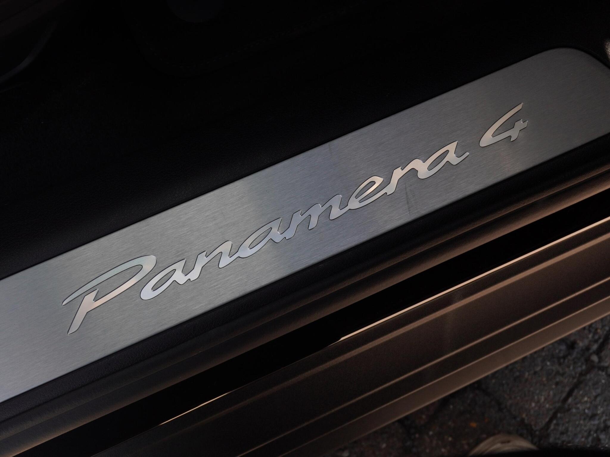 Porsche Panamera view 28