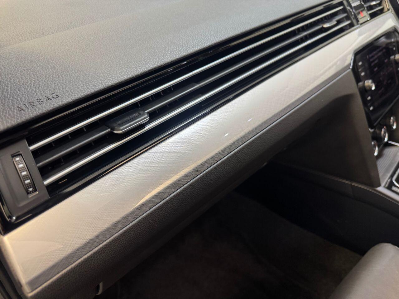 Volkswagen Passat view 38