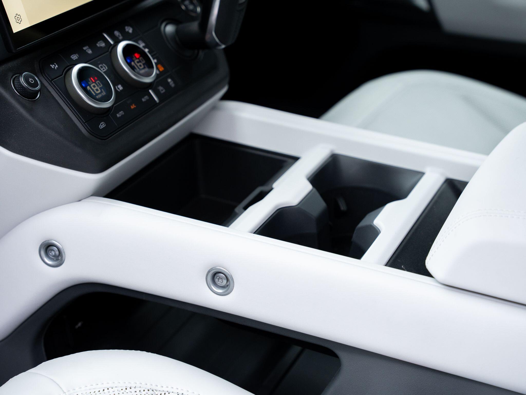 Land Rover Defender view 43