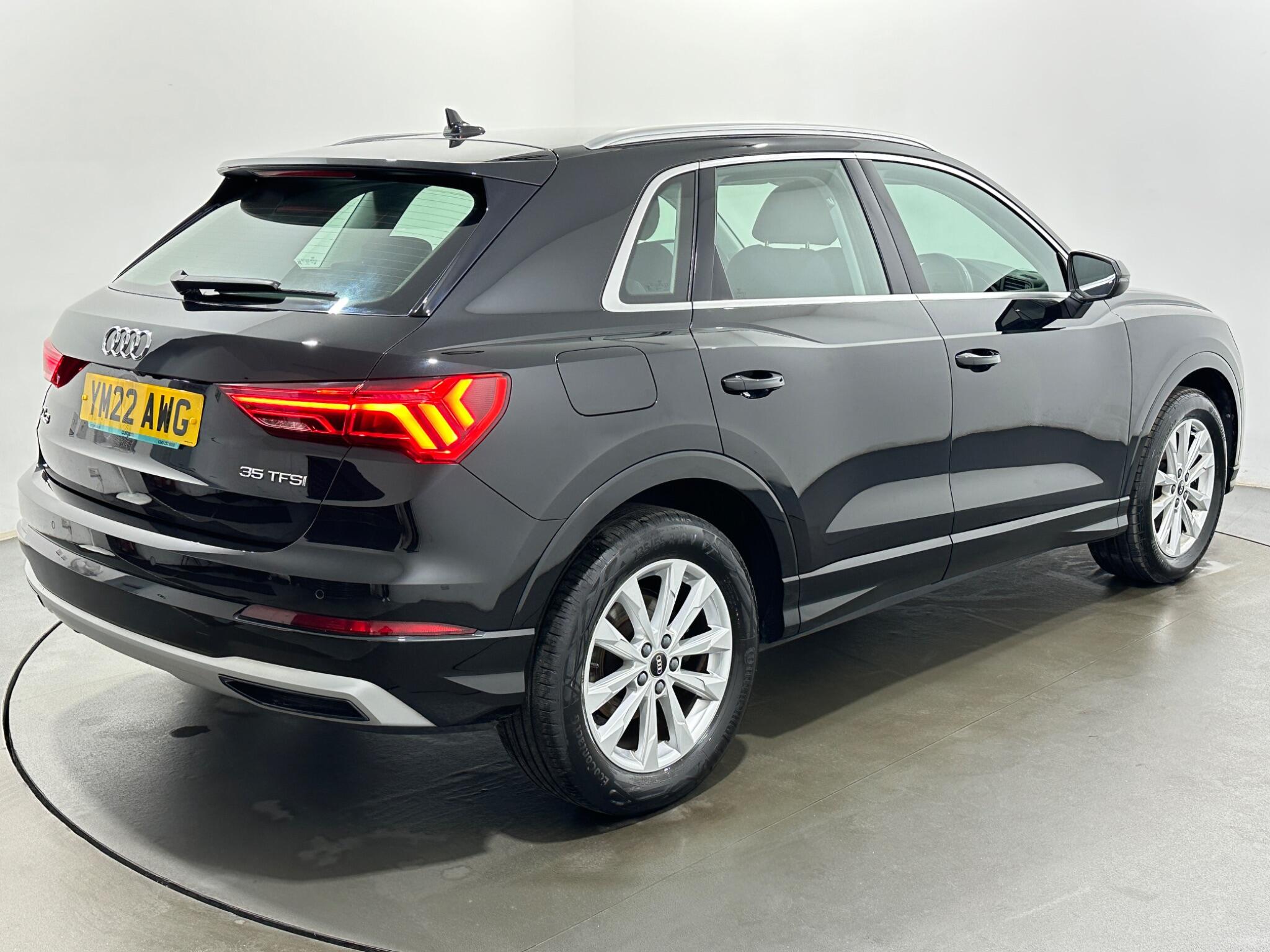 Audi Q3 view 52