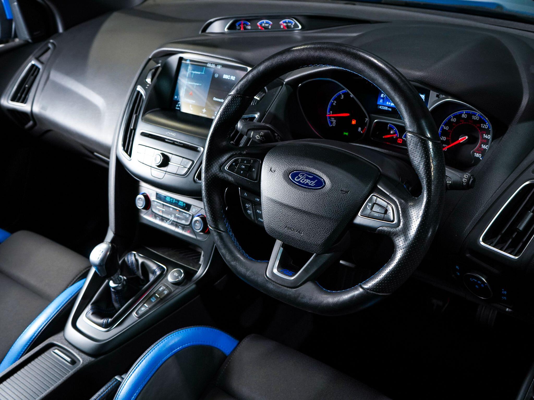 Ford Focus view 14