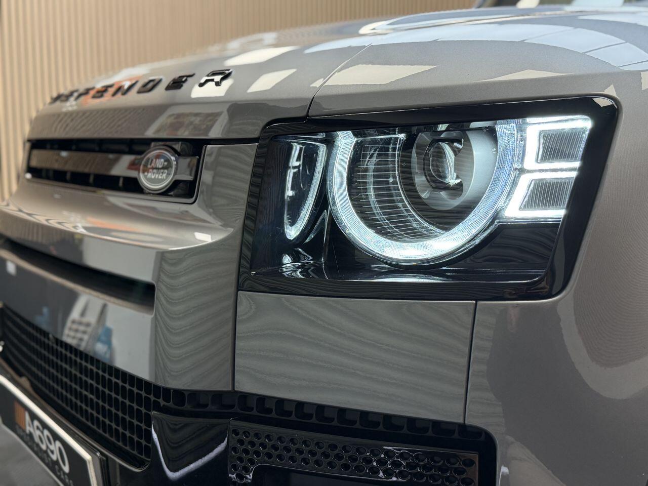 Land Rover Defender 110 view 13