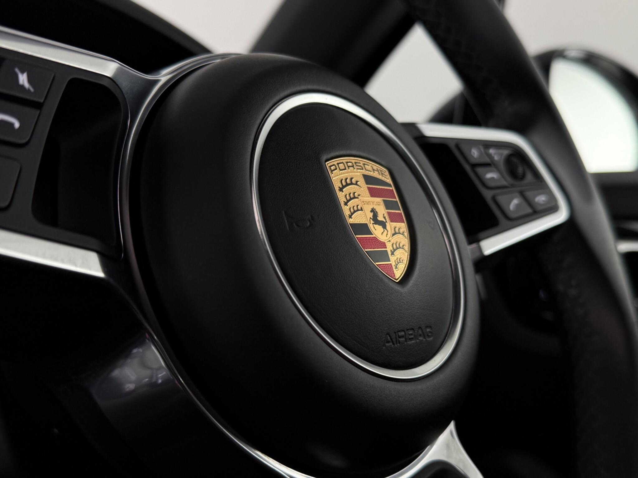 Porsche Cayenne view 16