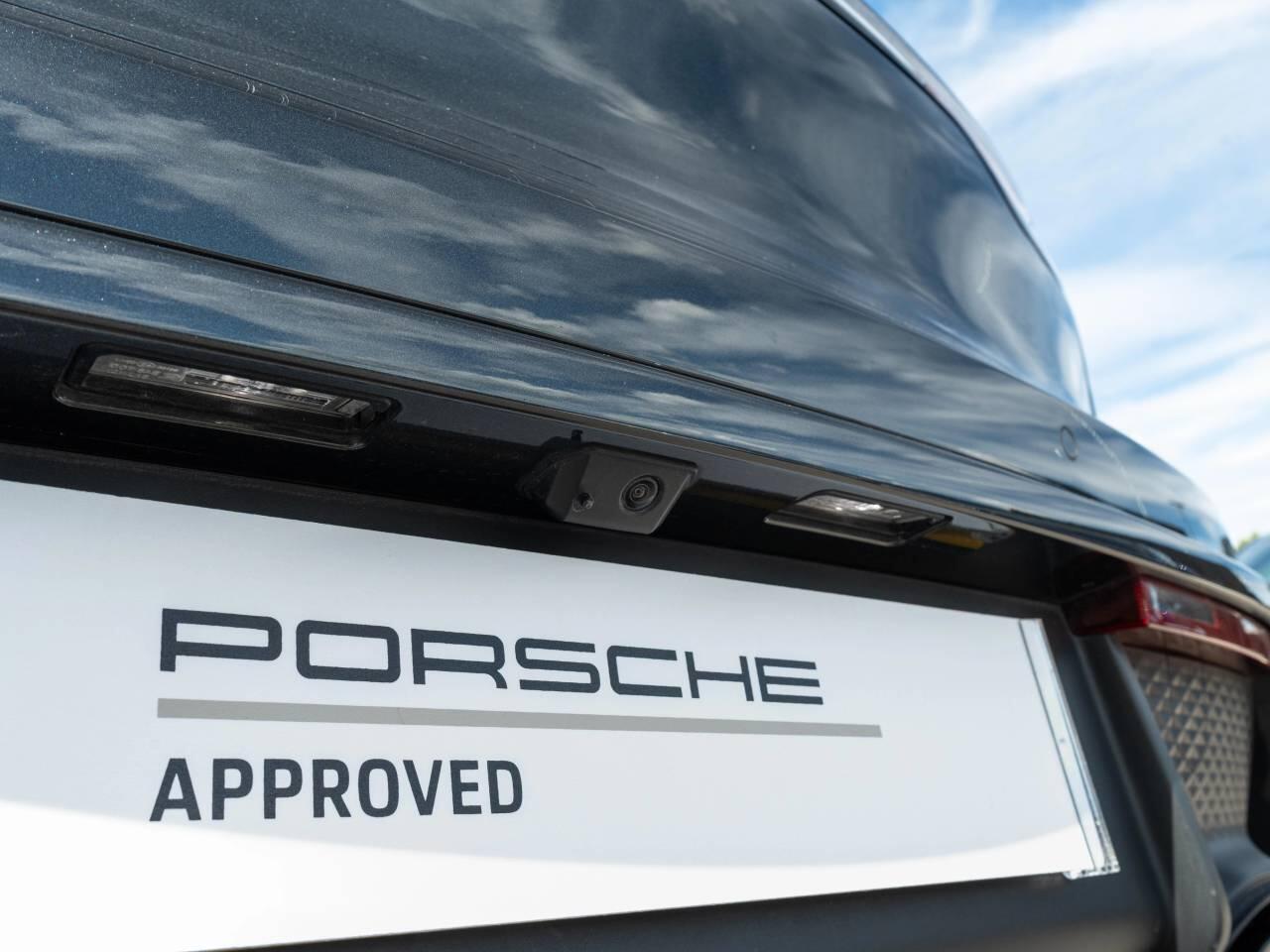 Porsche Macan view 11