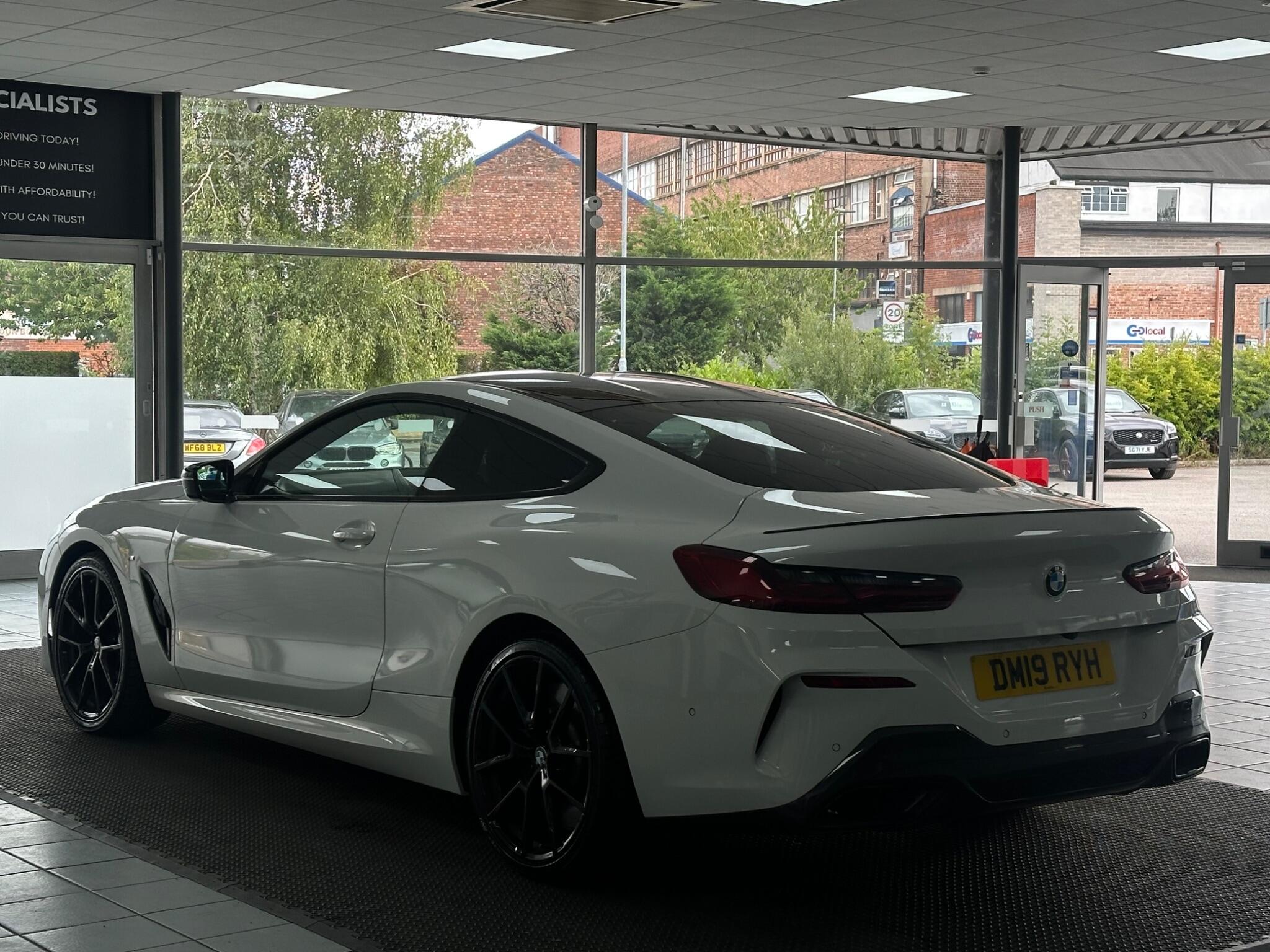 BMW 8 Series view 10