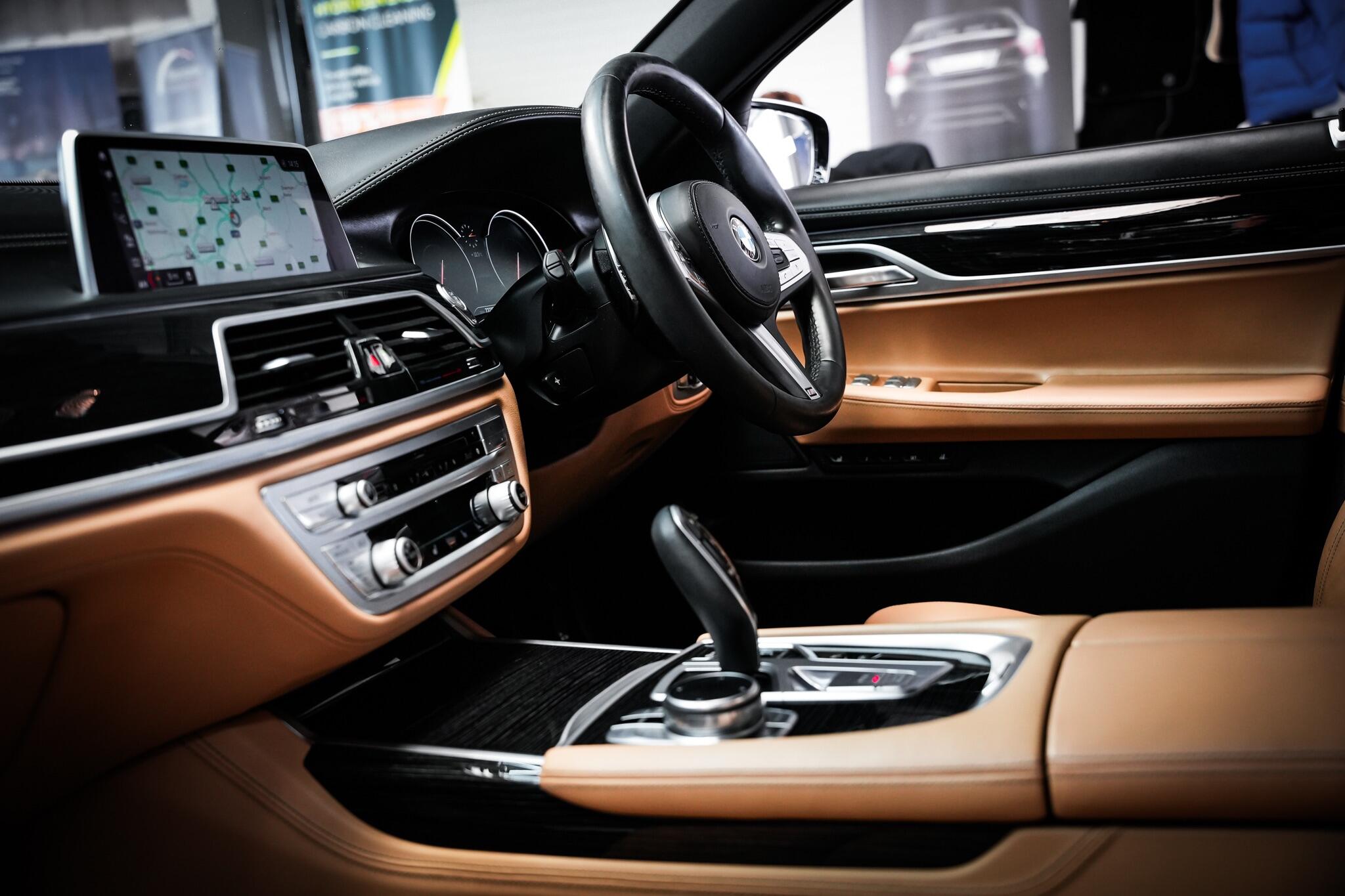 BMW 7 Series view 3