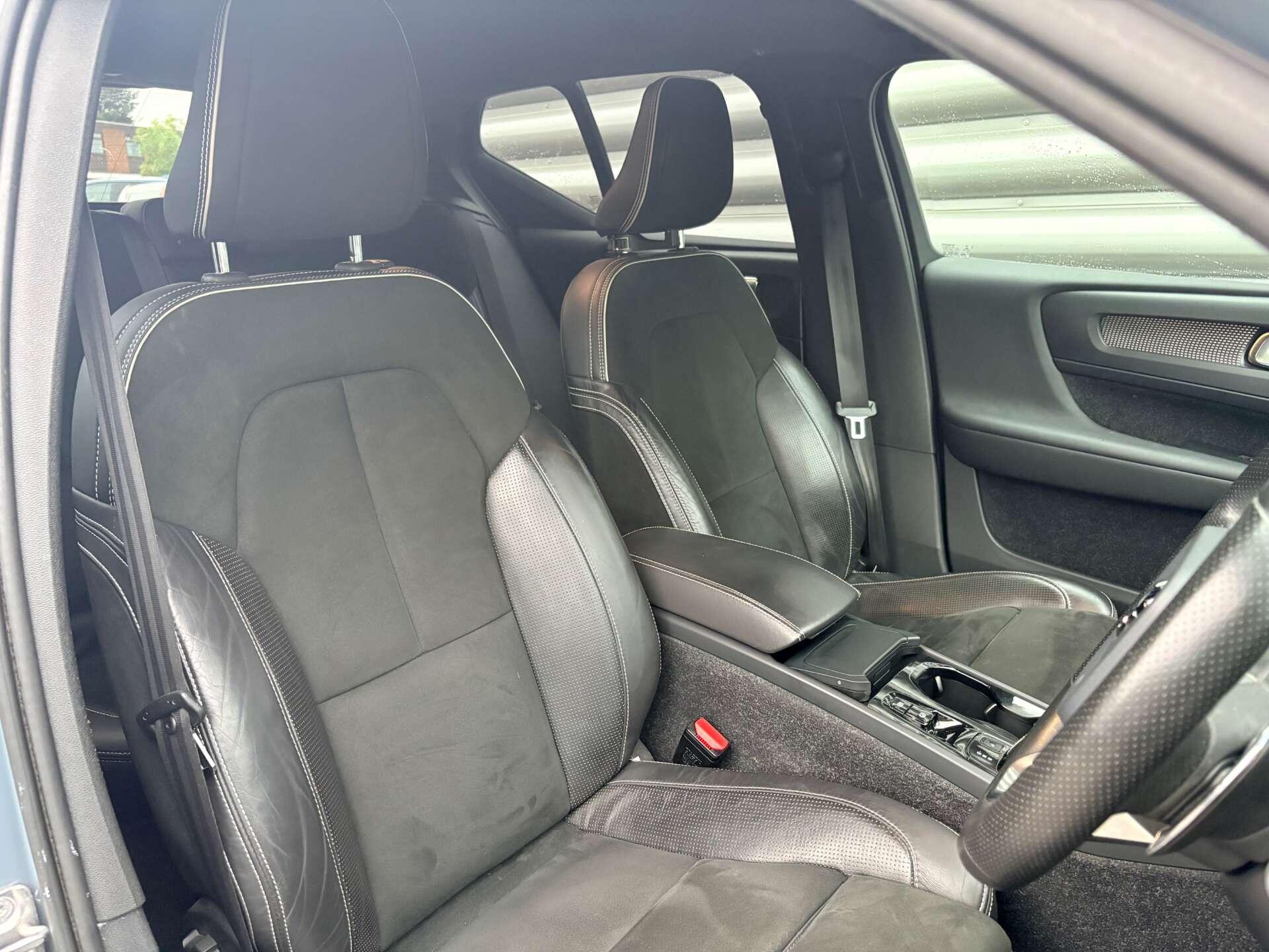 Volvo XC40 view 16