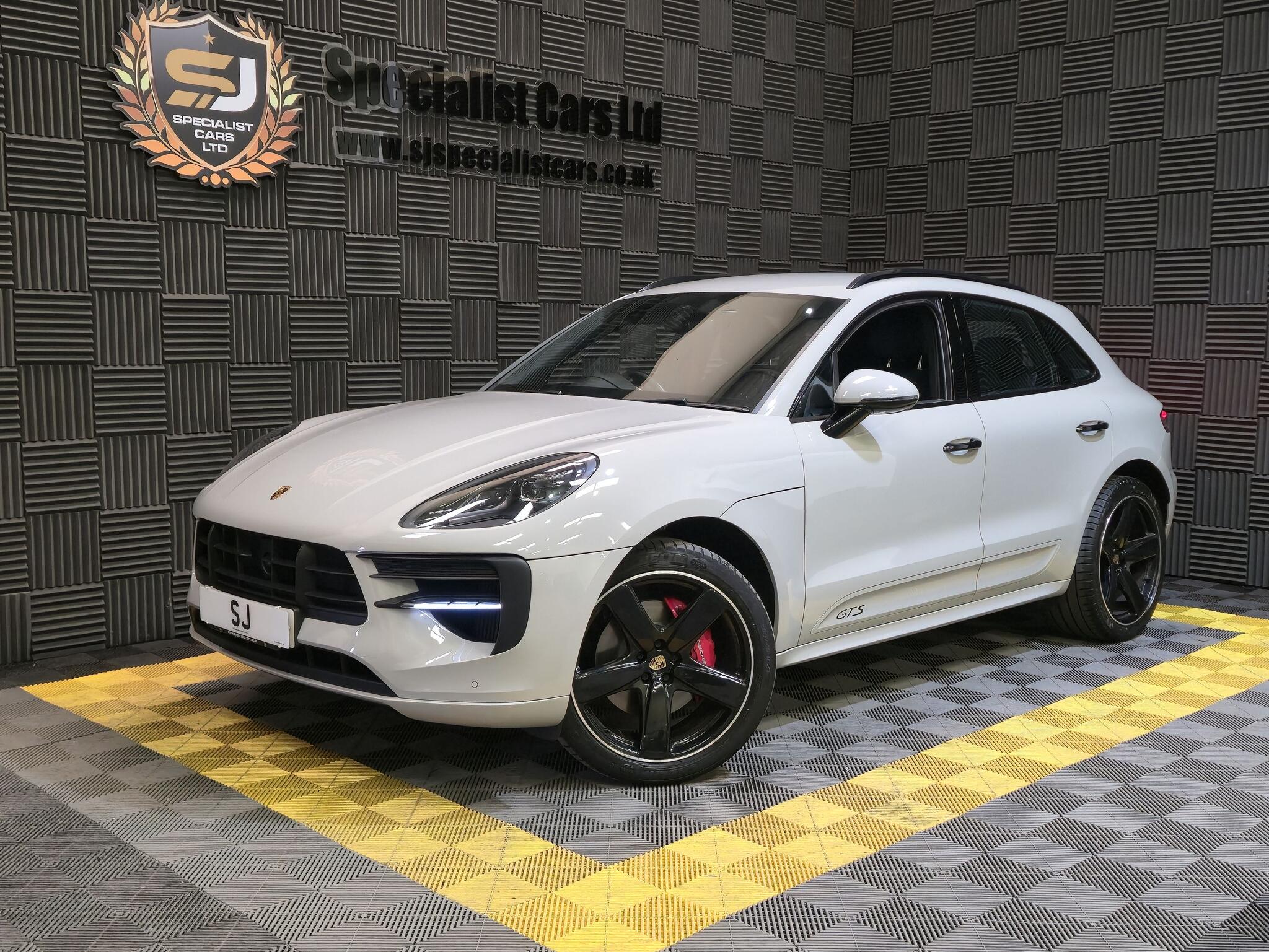 Porsche Macan view 6