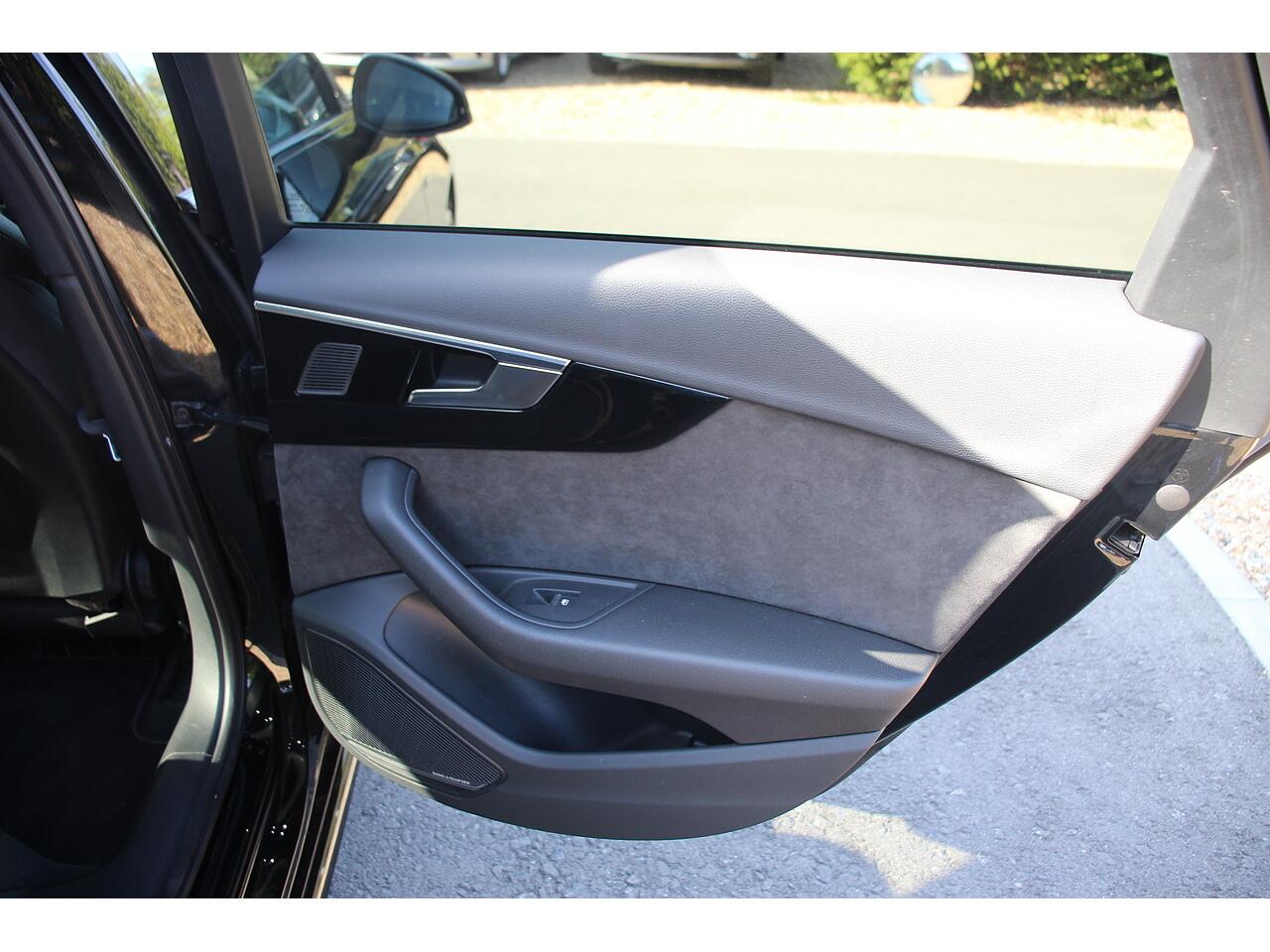Audi A4 view 29