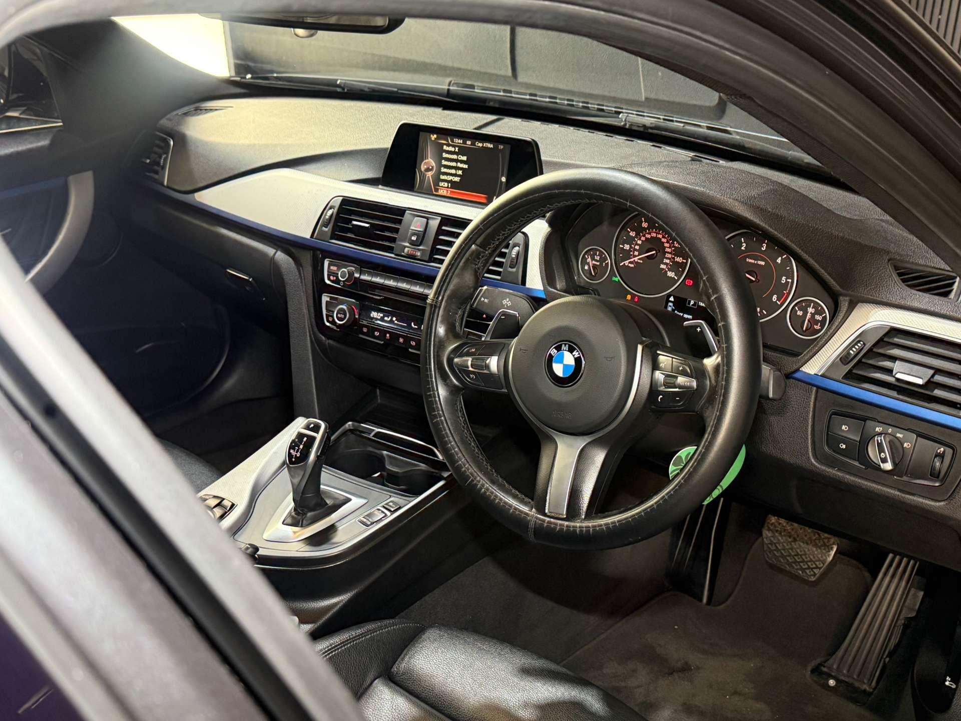 BMW 3 Series view 25