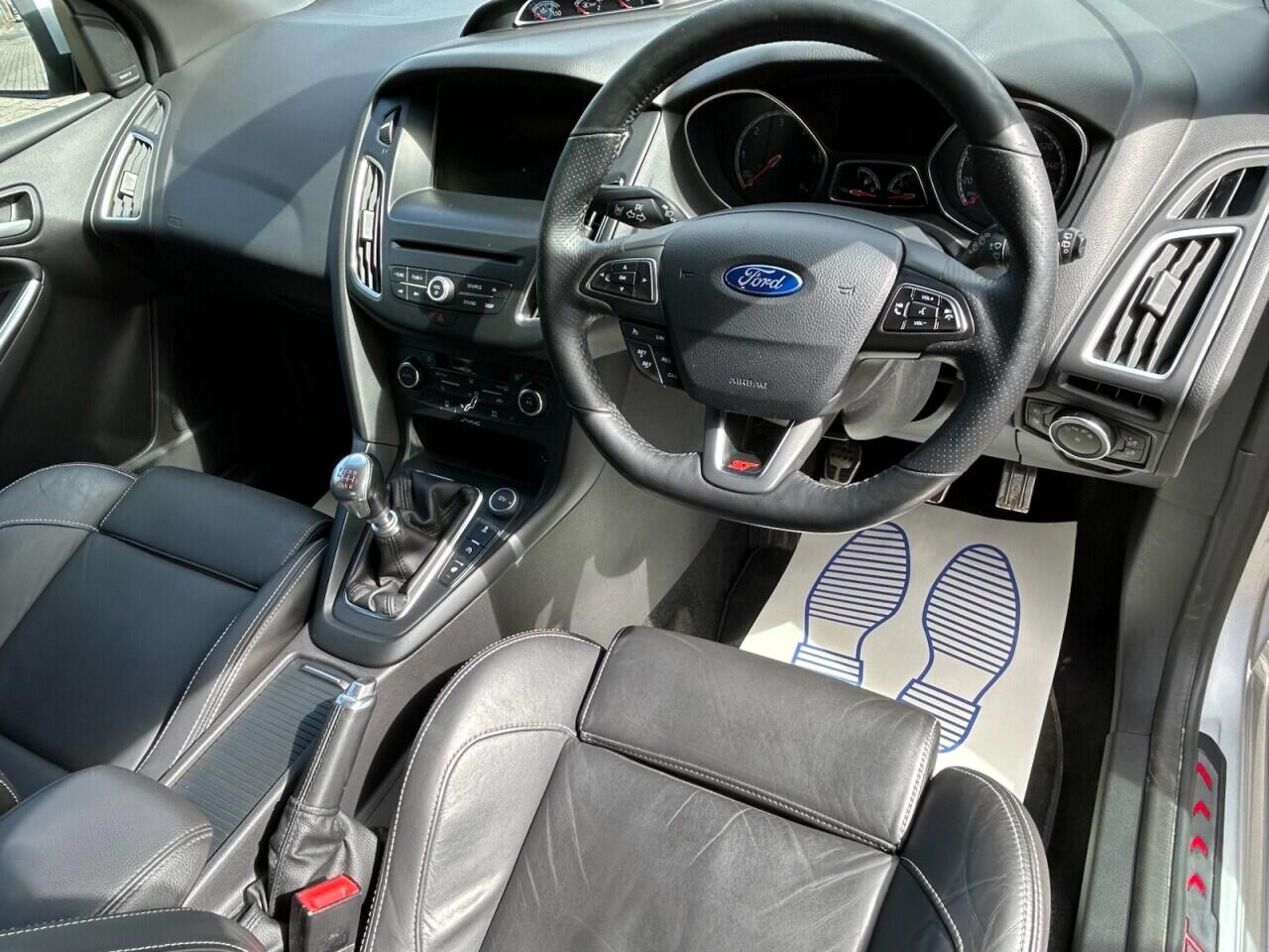 Ford Focus view 3