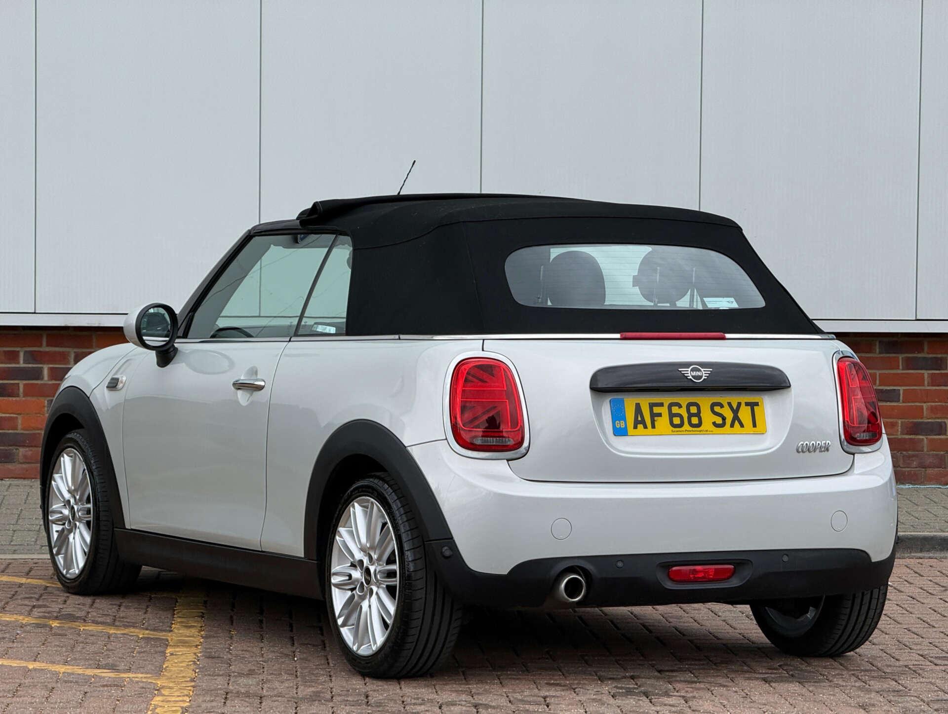 Mini Convertible view 4