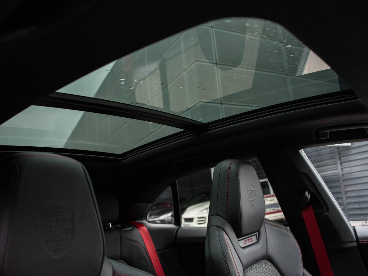 Porsche Macan view 39