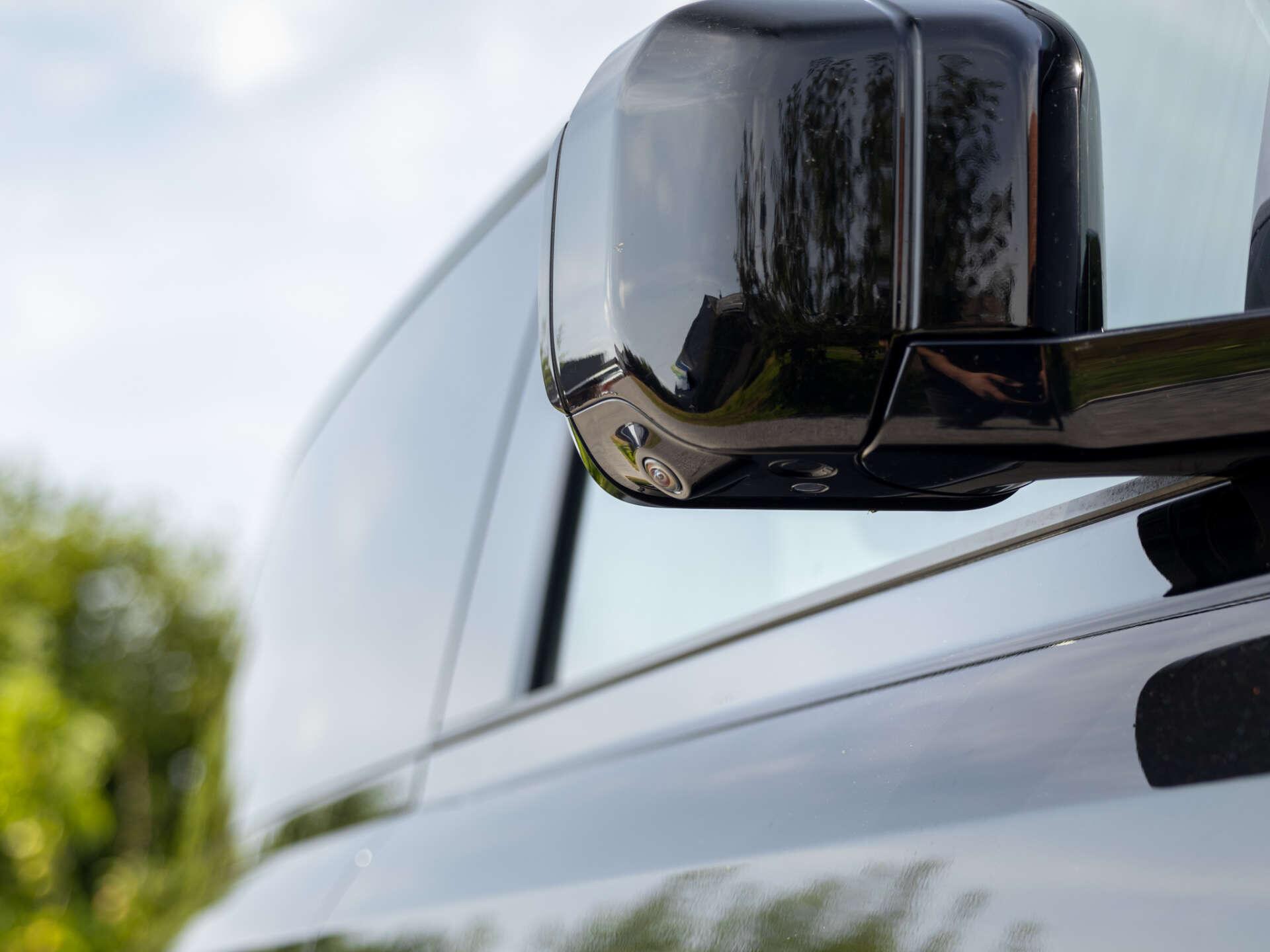 Land Rover Defender view 16