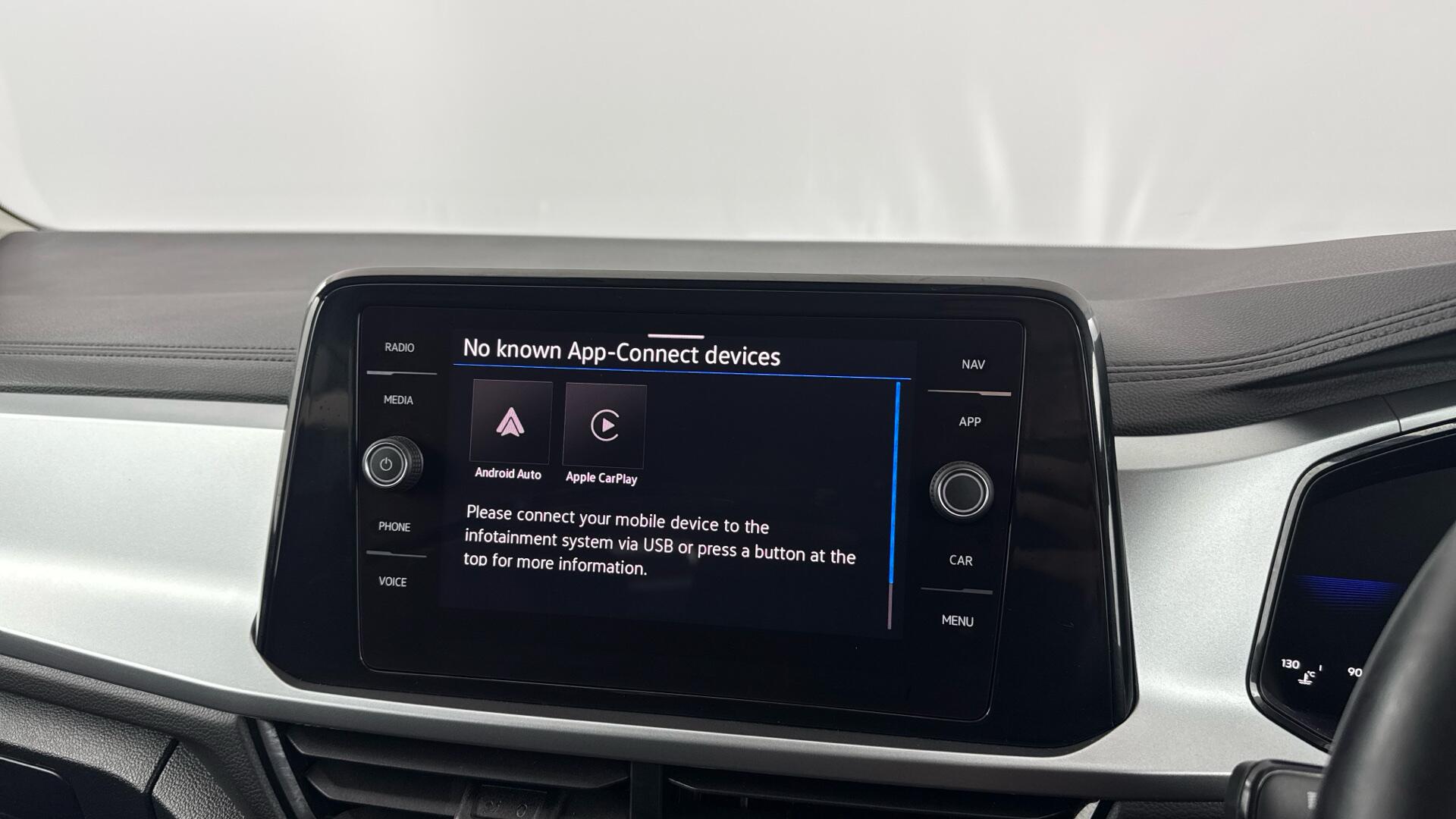 Volkswagen T-Roc view 29
