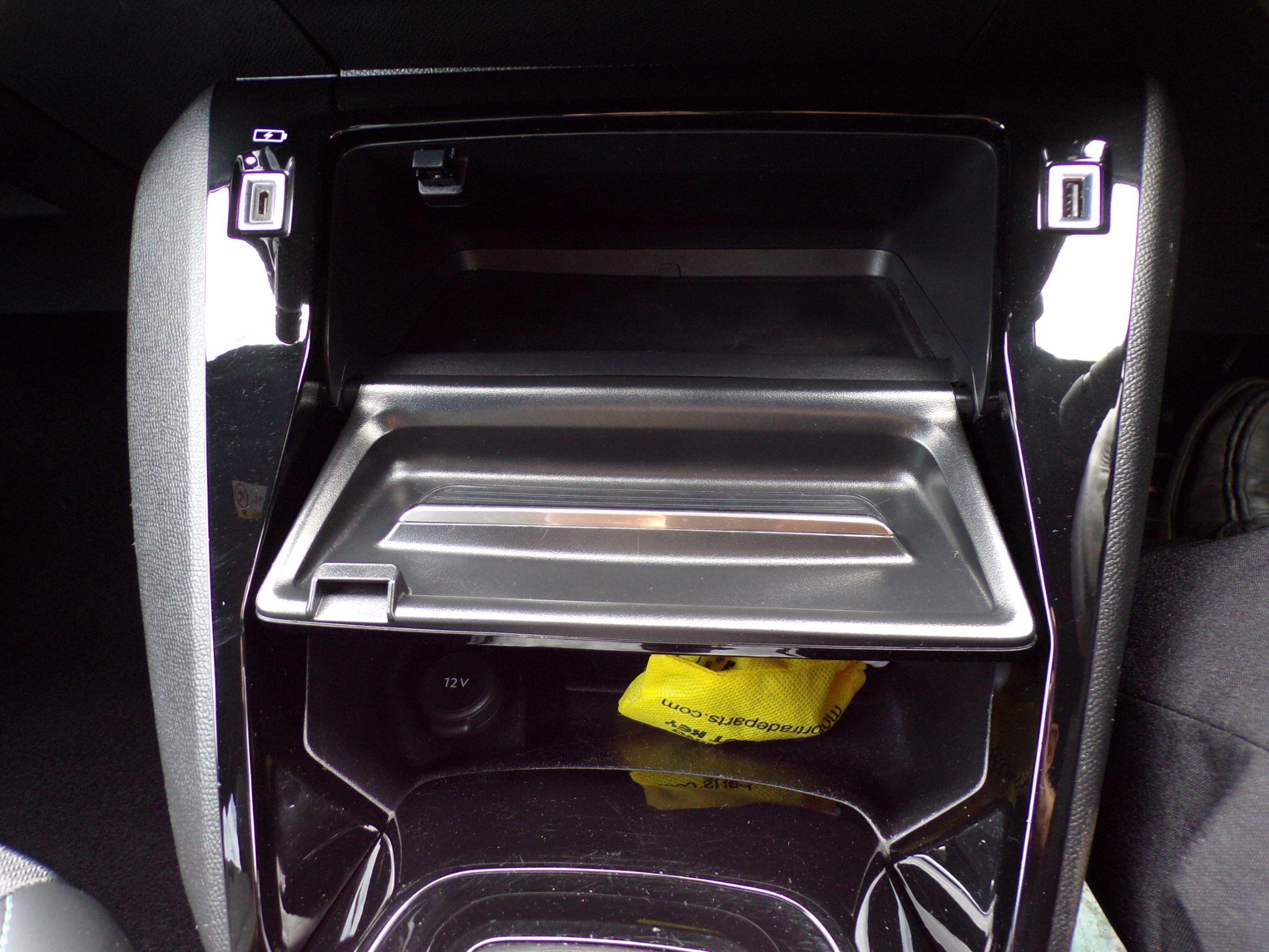 Peugeot E-2008 view 23