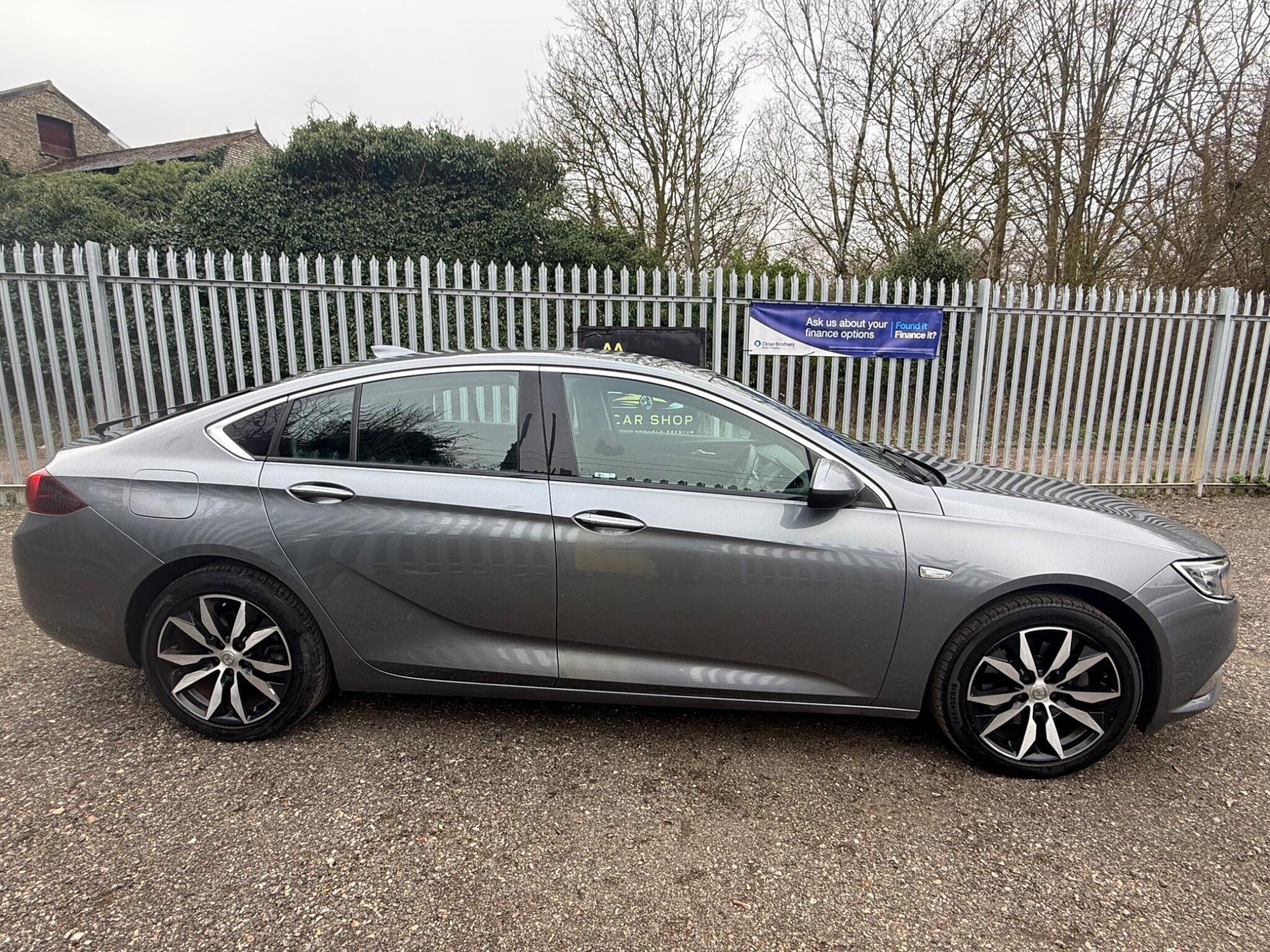 2017 Vauxhall Insignia image 10