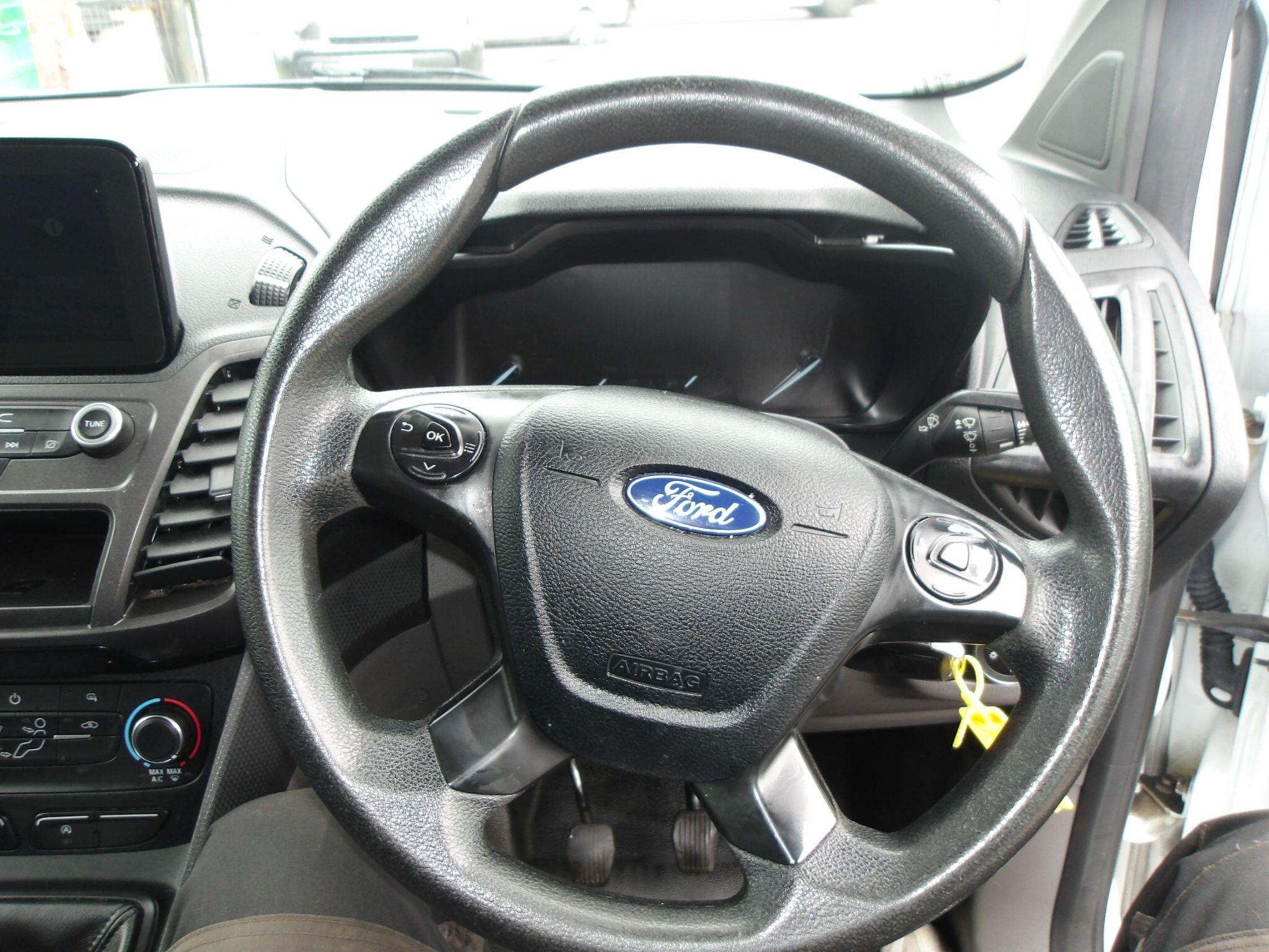 Ford Transit Connect view 9