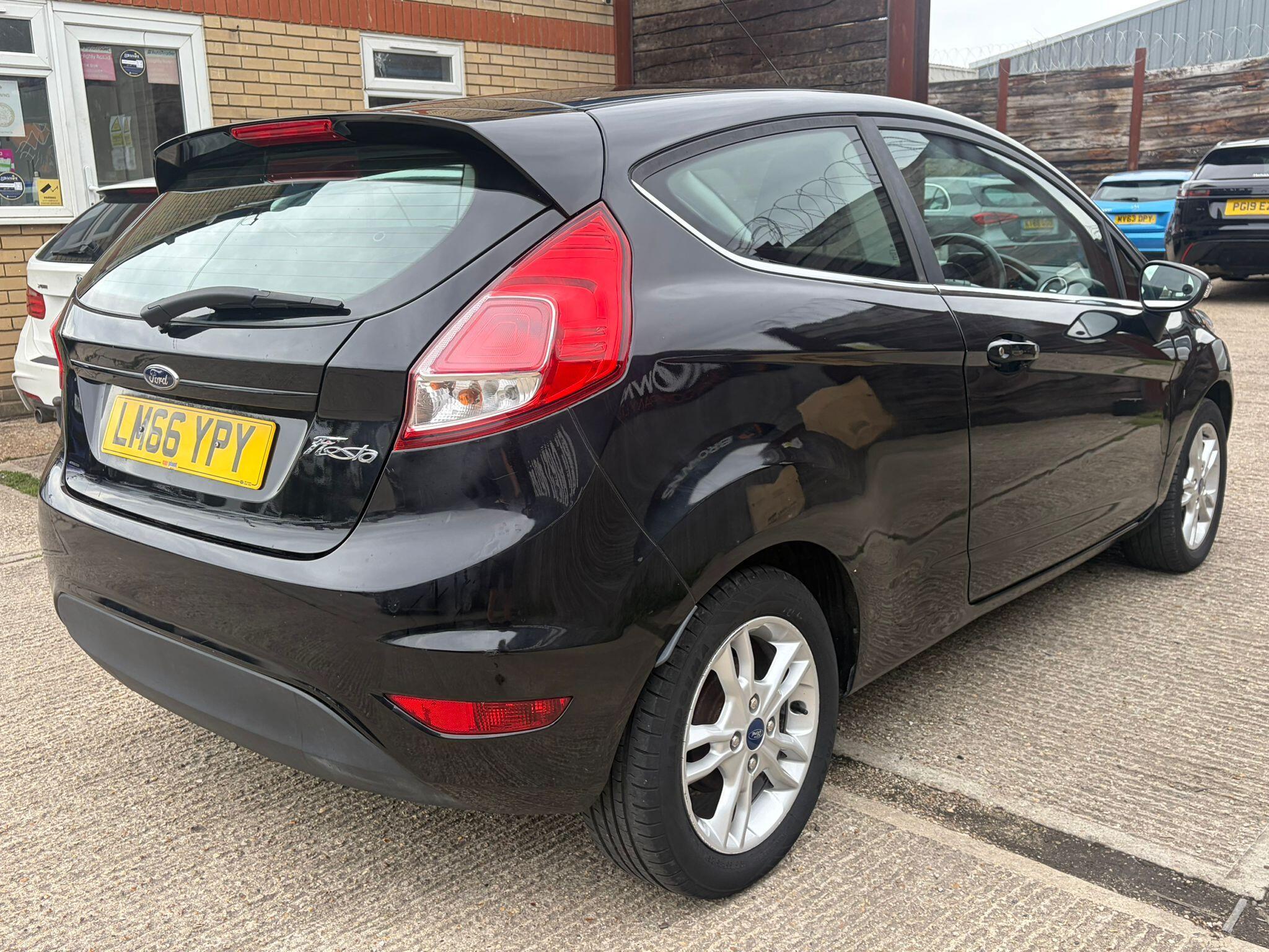 Ford Fiesta view 3
