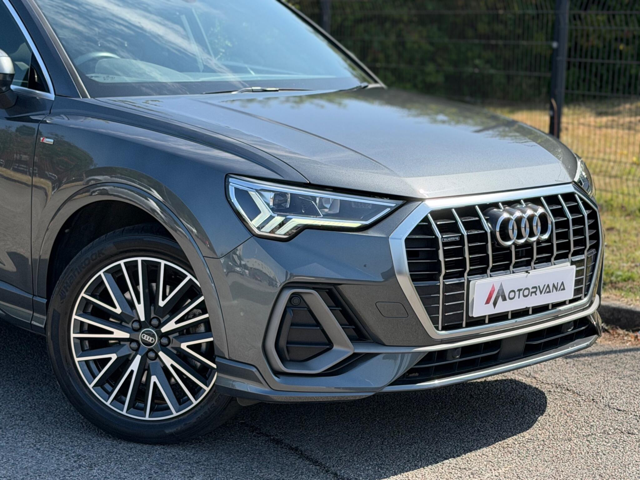 Audi Audi Q3 view 8