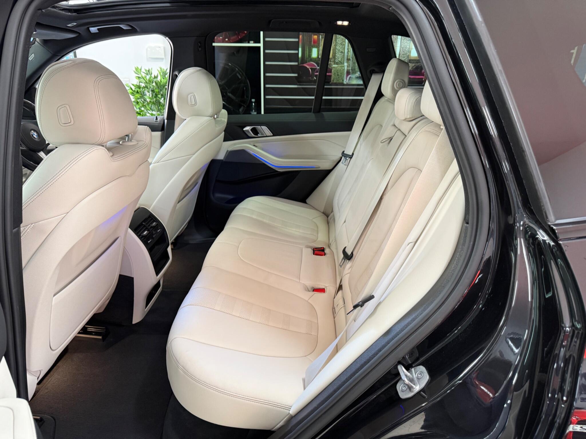 BMW X5 view 24