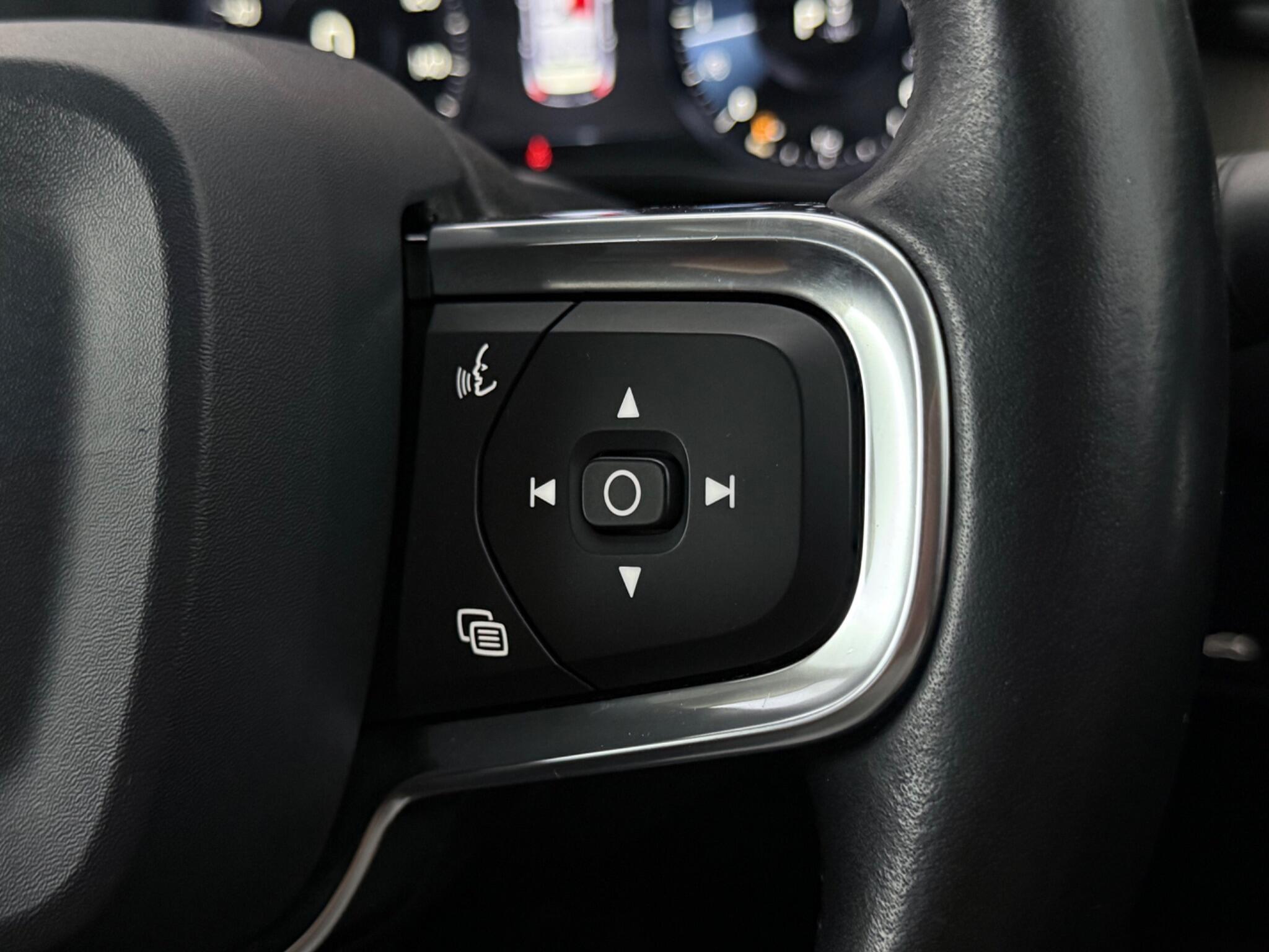 Volvo XC40 view 15