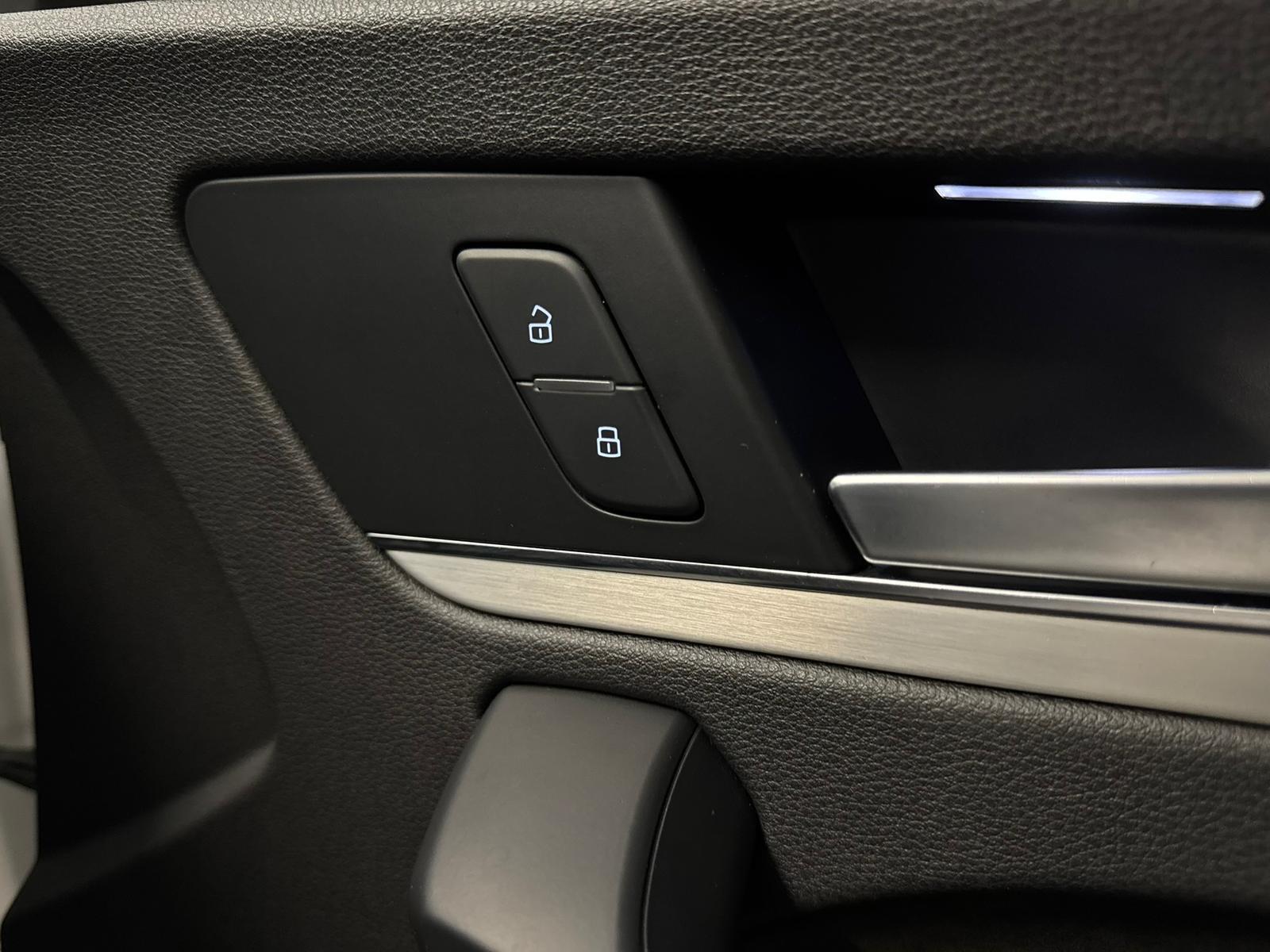 Audi SQ5 view 32