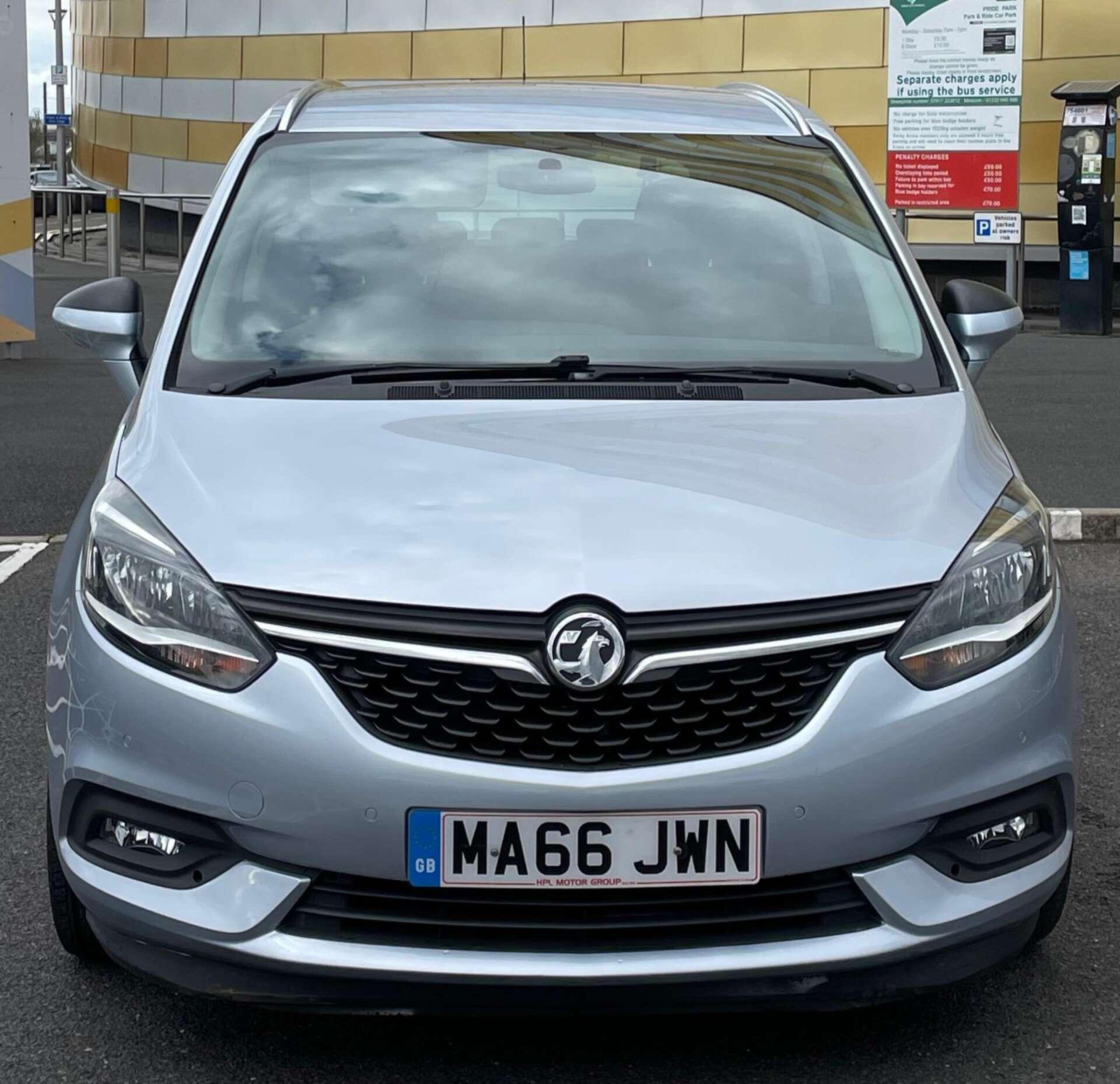 Vauxhall Zafira Tourer view 6