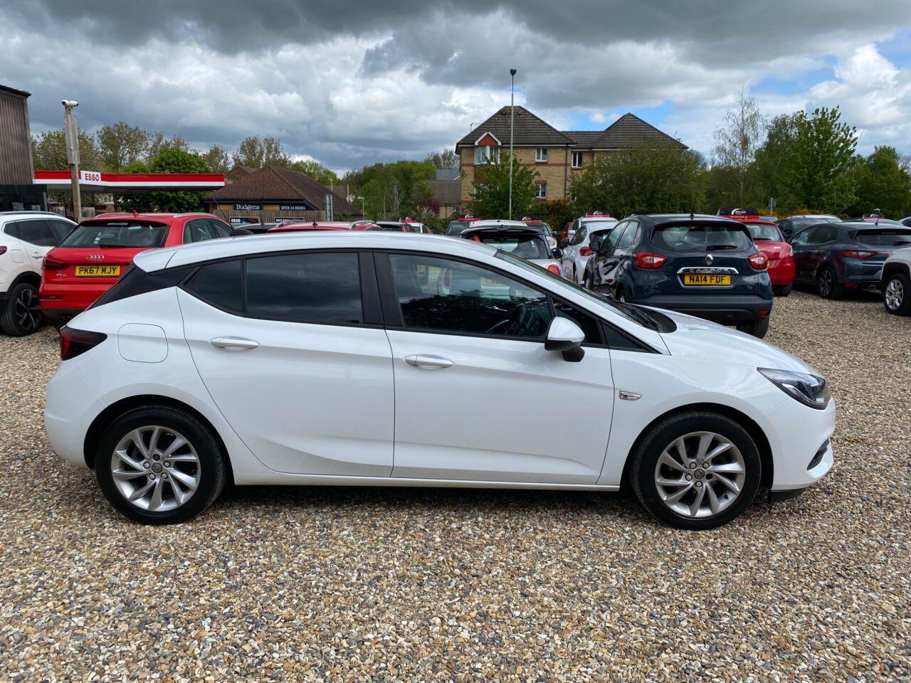 Vauxhall Astra view 4
