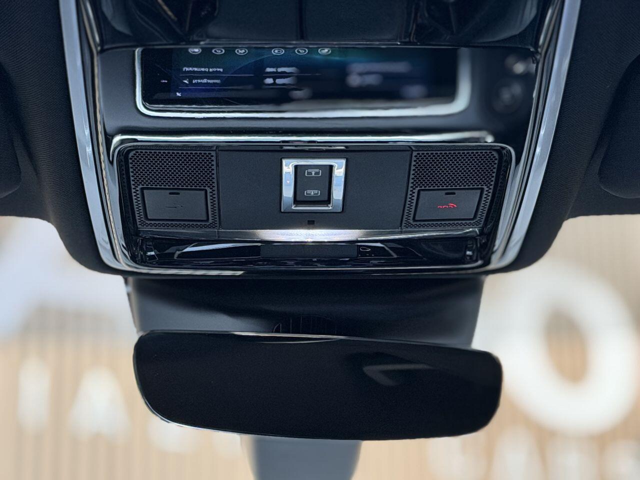 Land Rover Range Rover Velar view 41