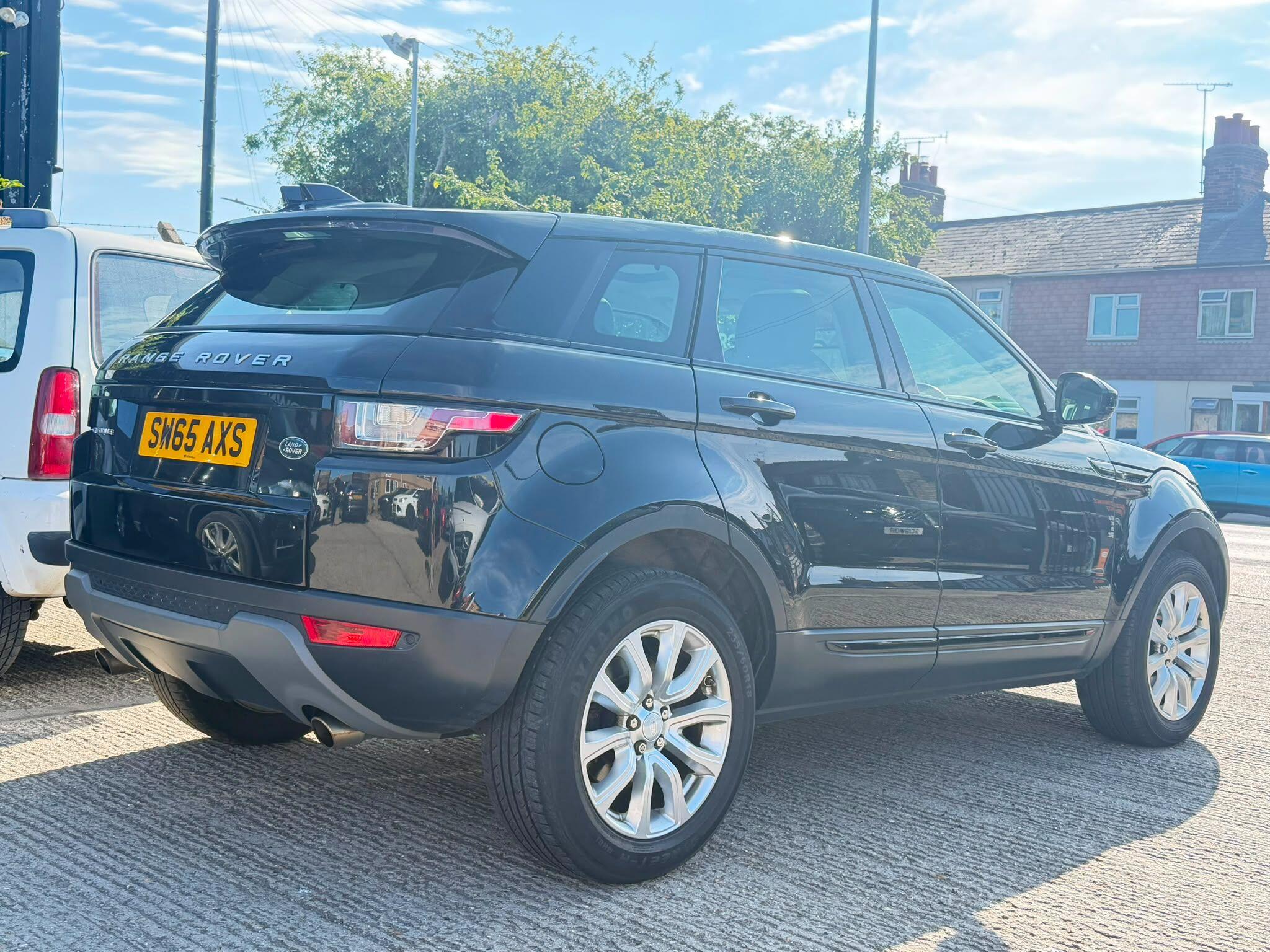 Land Rover Range Rover Evoque view 2