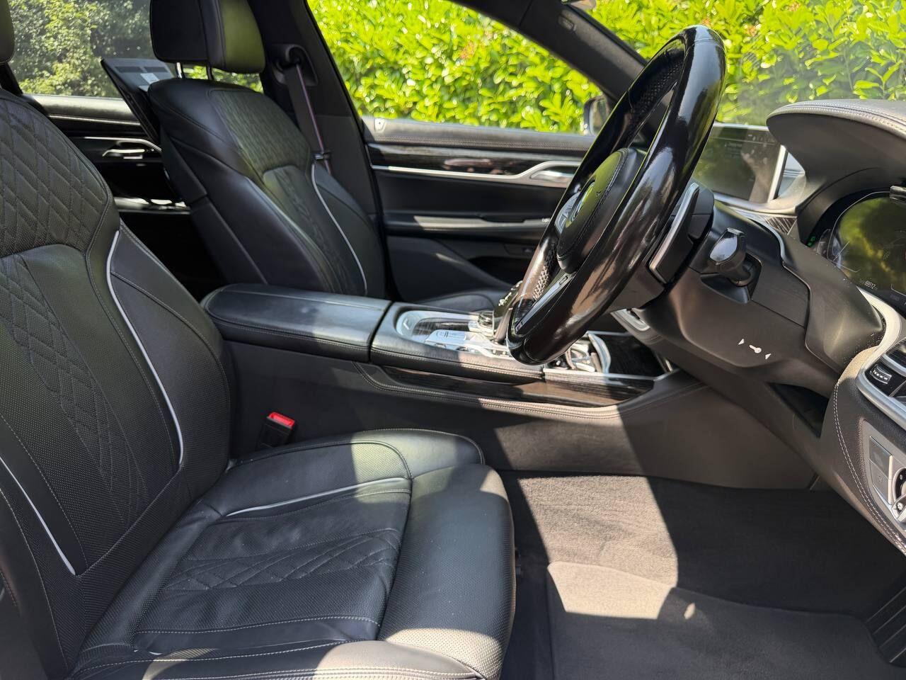 BMW 7 Series view 11