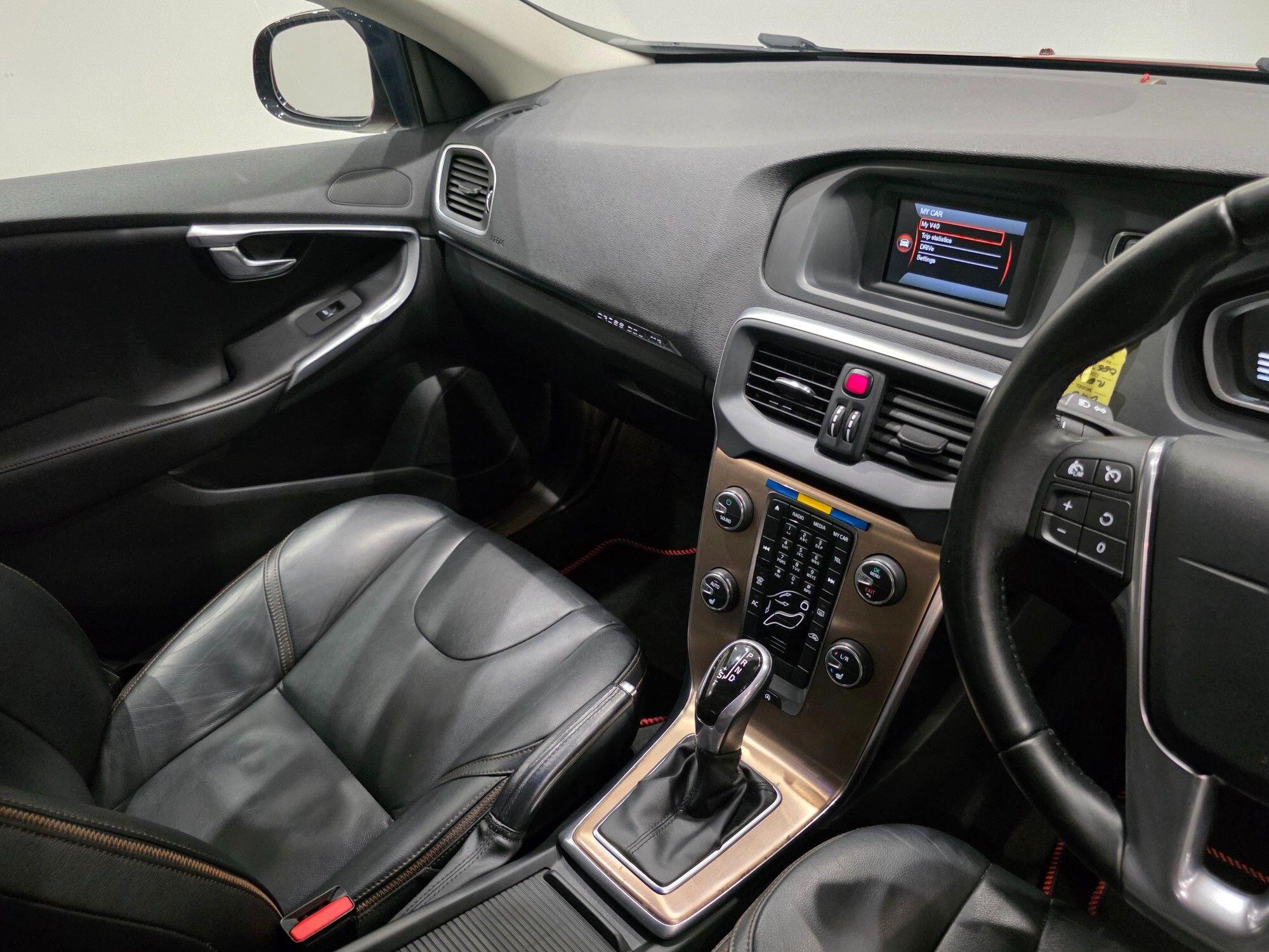 Volvo V40 Cross Country view 54
