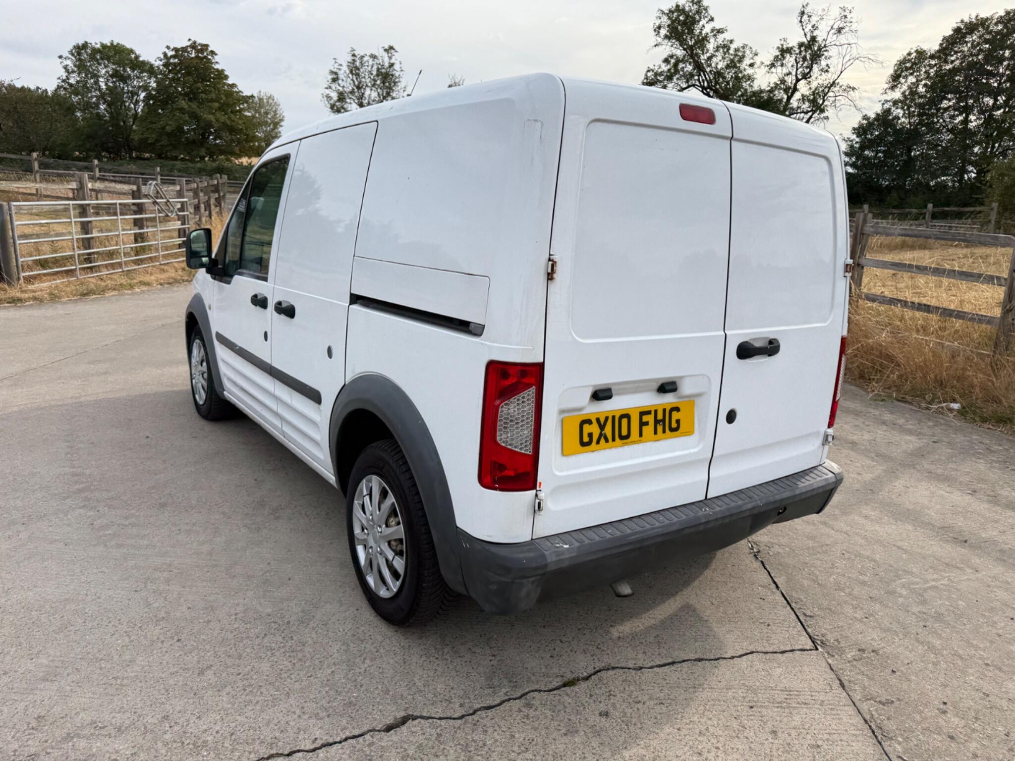 Ford Transit Connect 1.8 TDCi T200 L1 H1 4dr — photo 18 of 86