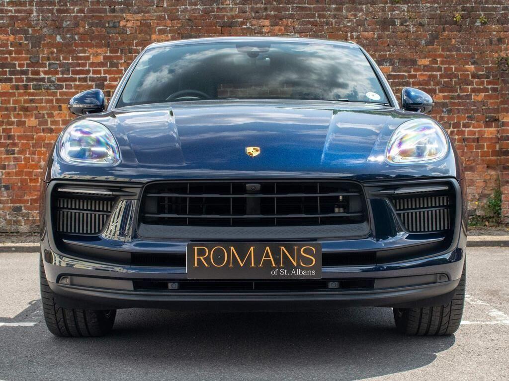 Porsche Macan view 12
